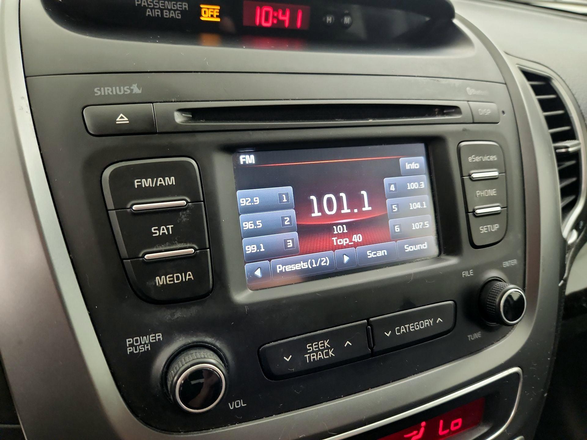 Thumbnail: 2015 Kia Sorento - 15