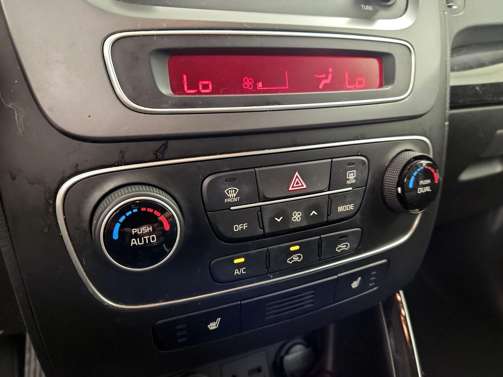 Thumbnail: 2015 Kia Sorento - 16
