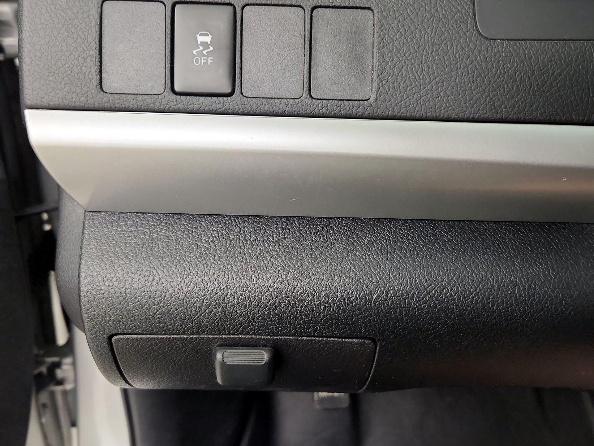 Thumbnail: 2016 Toyota Camry - 13