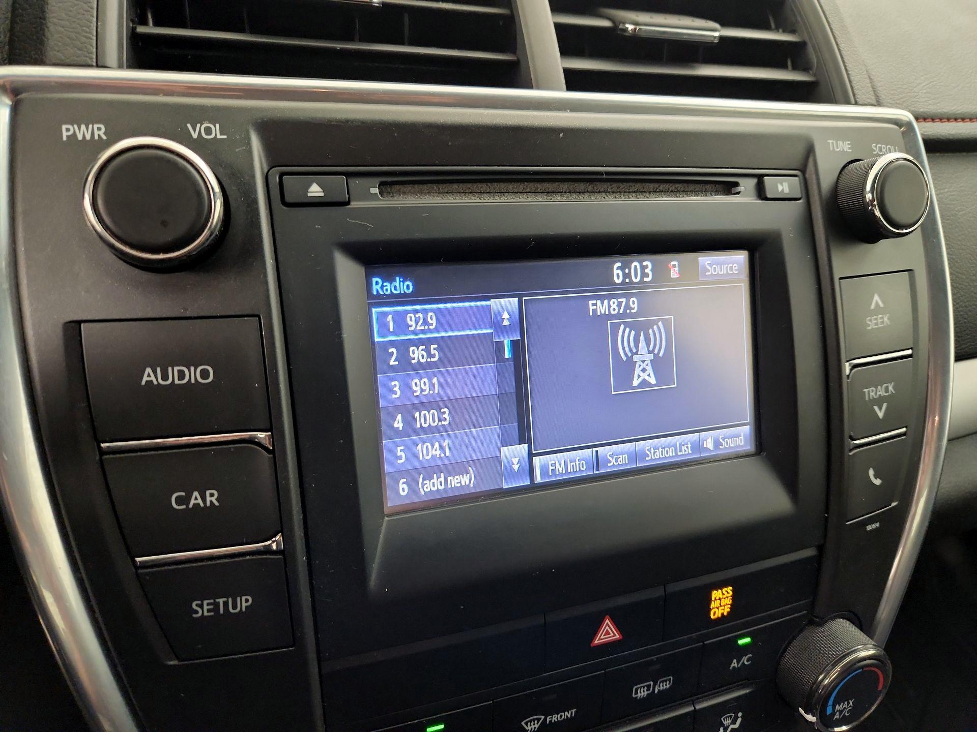 Thumbnail: 2016 Toyota Camry - 15