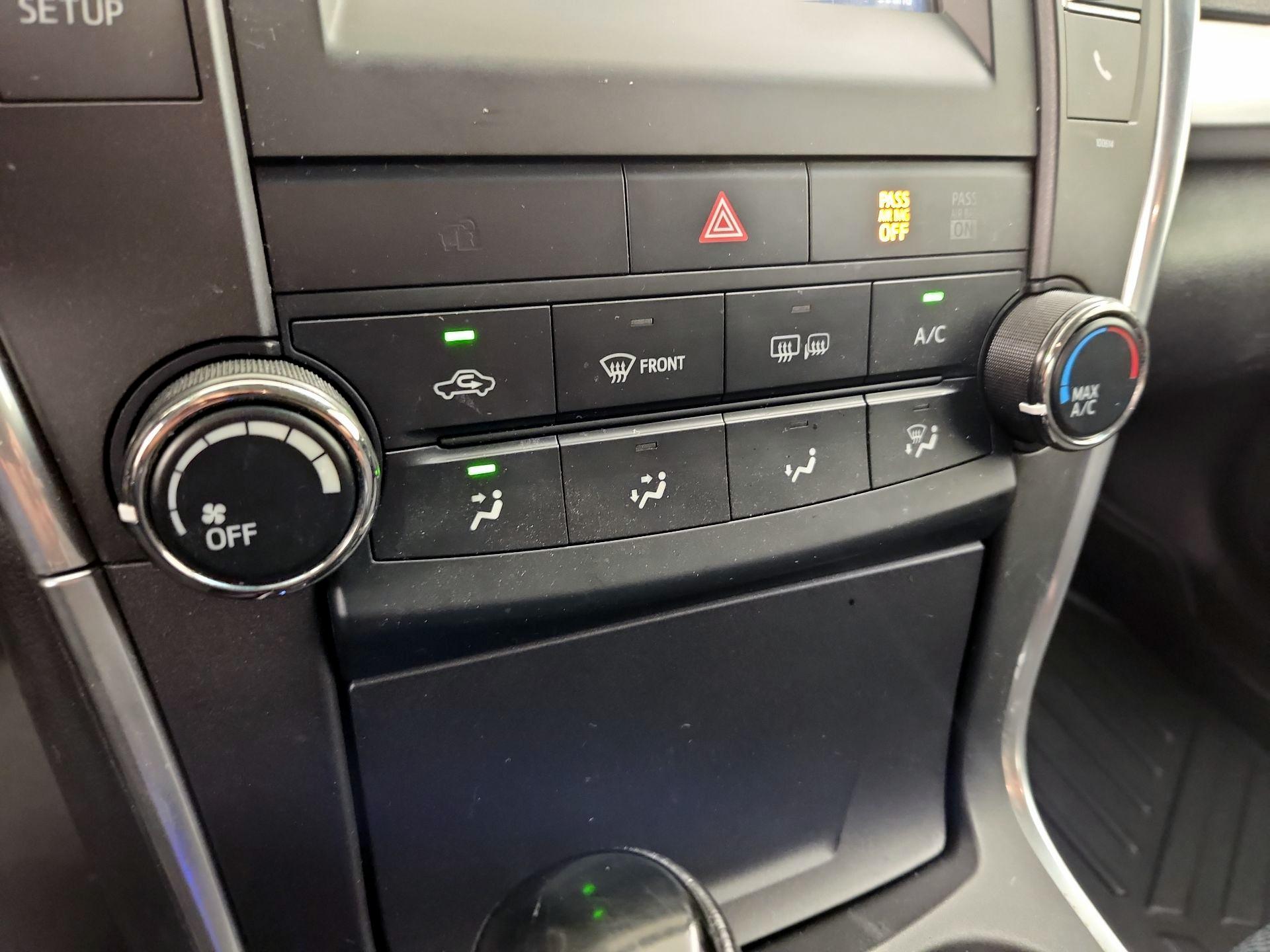 Thumbnail: 2016 Toyota Camry - 16