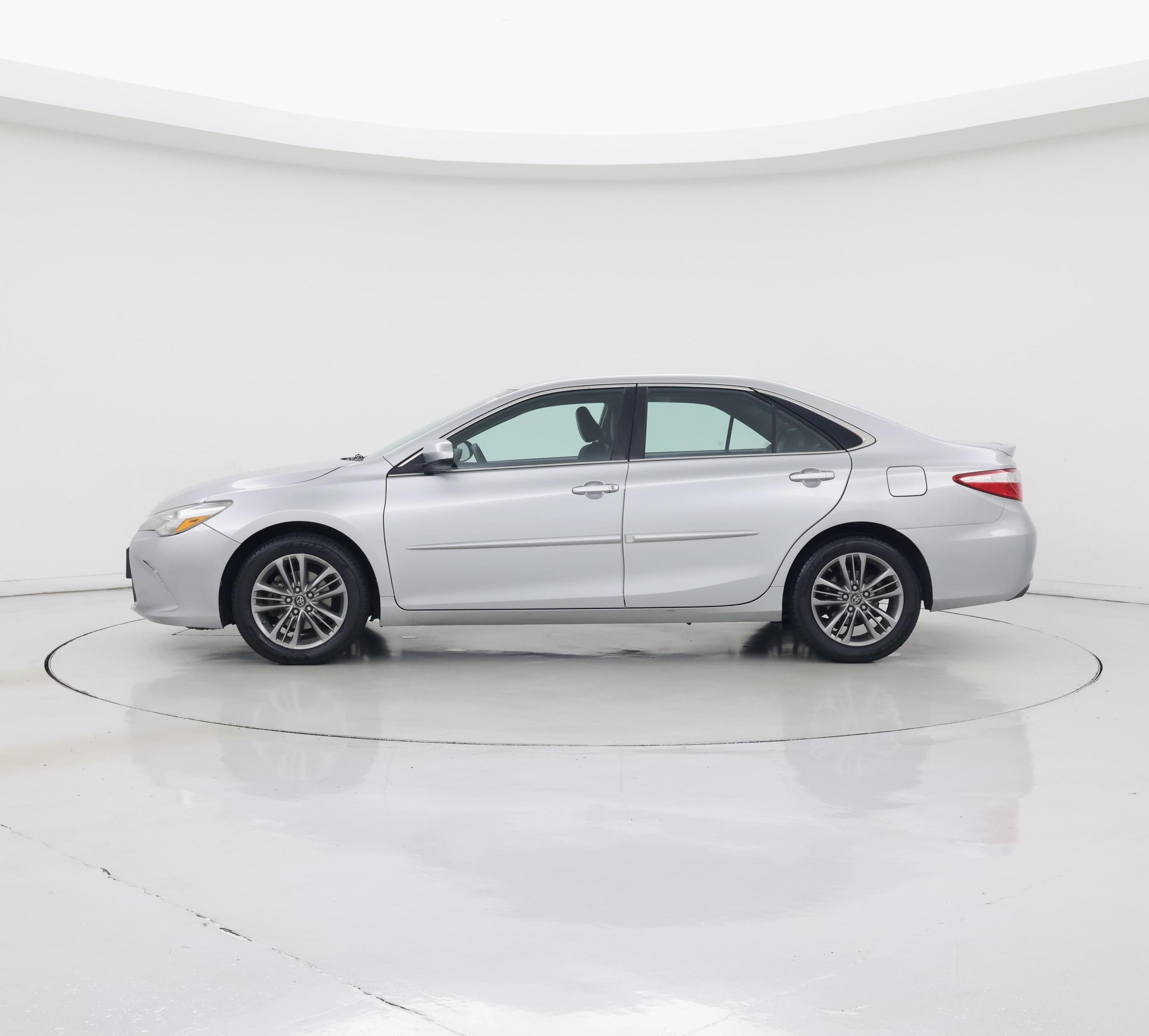 Thumbnail: 2016 Toyota Camry - 3