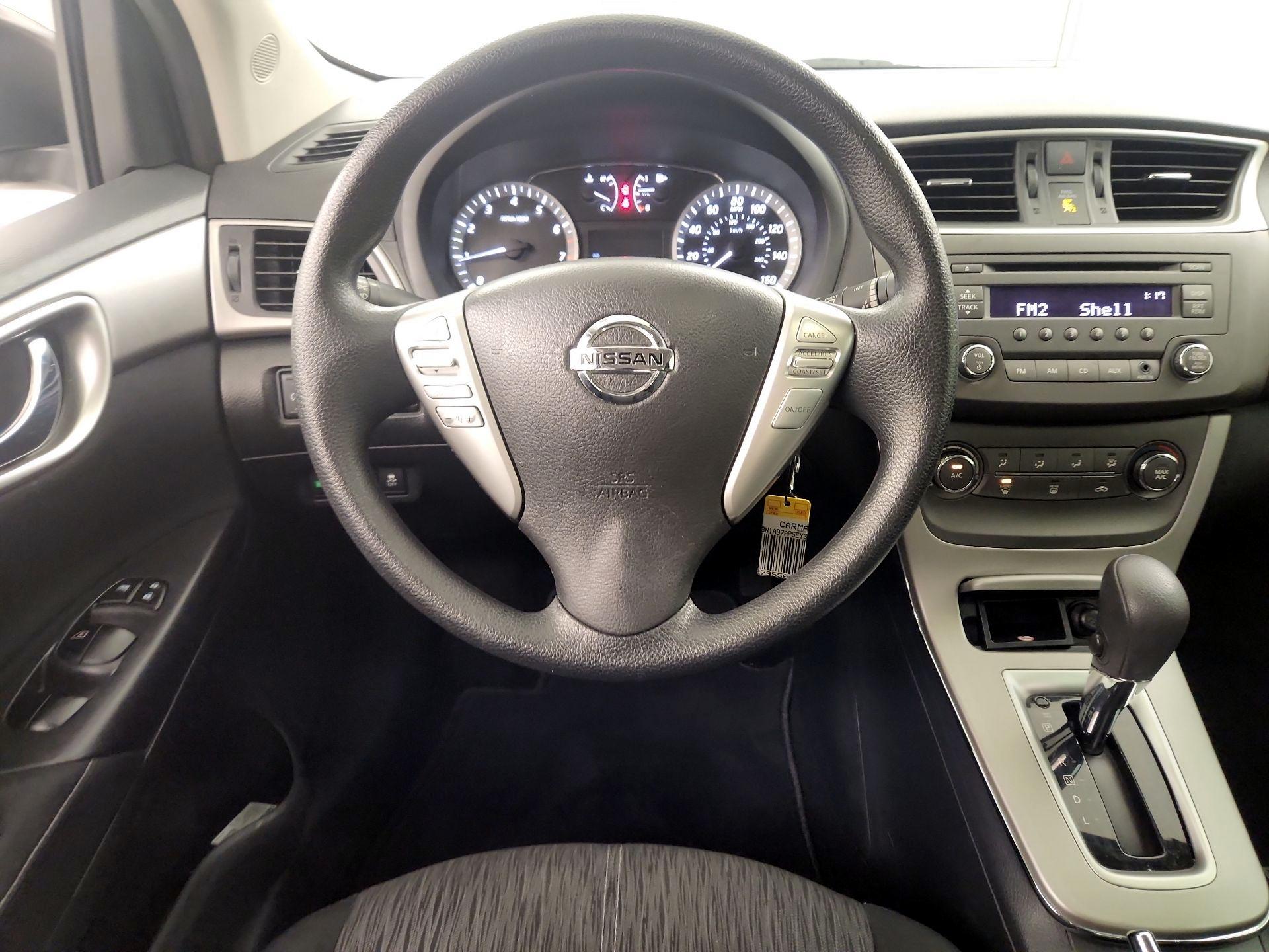 Thumbnail: 2014 Nissan Sentra - 10