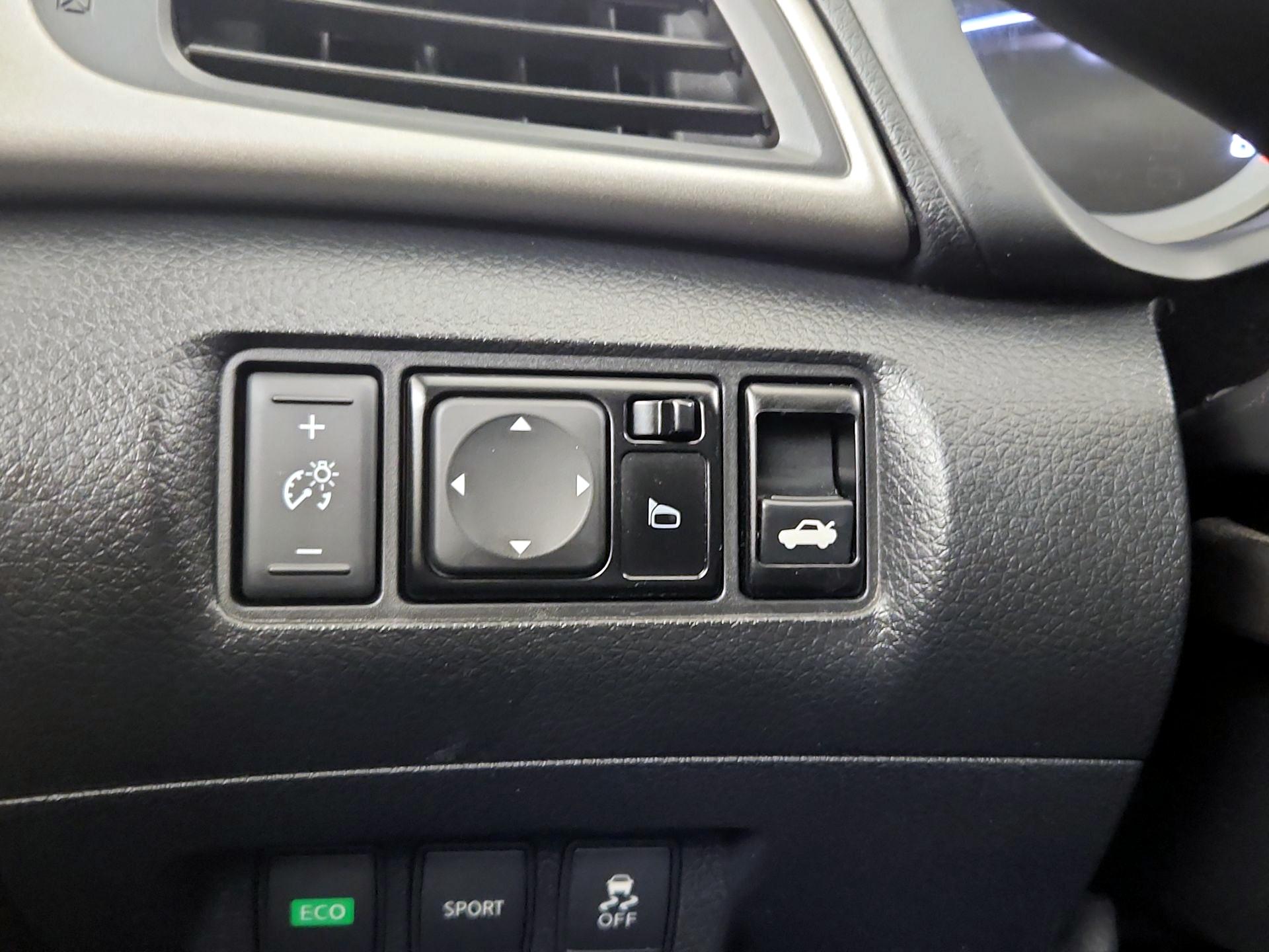 Thumbnail: 2014 Nissan Sentra - 13