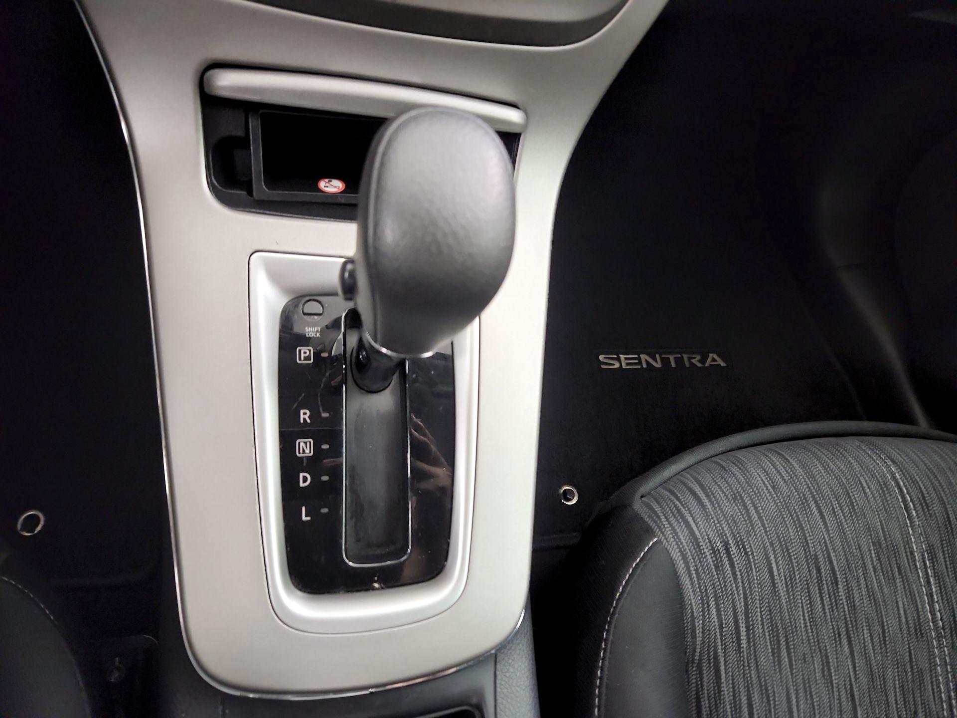 Thumbnail: 2014 Nissan Sentra - 16