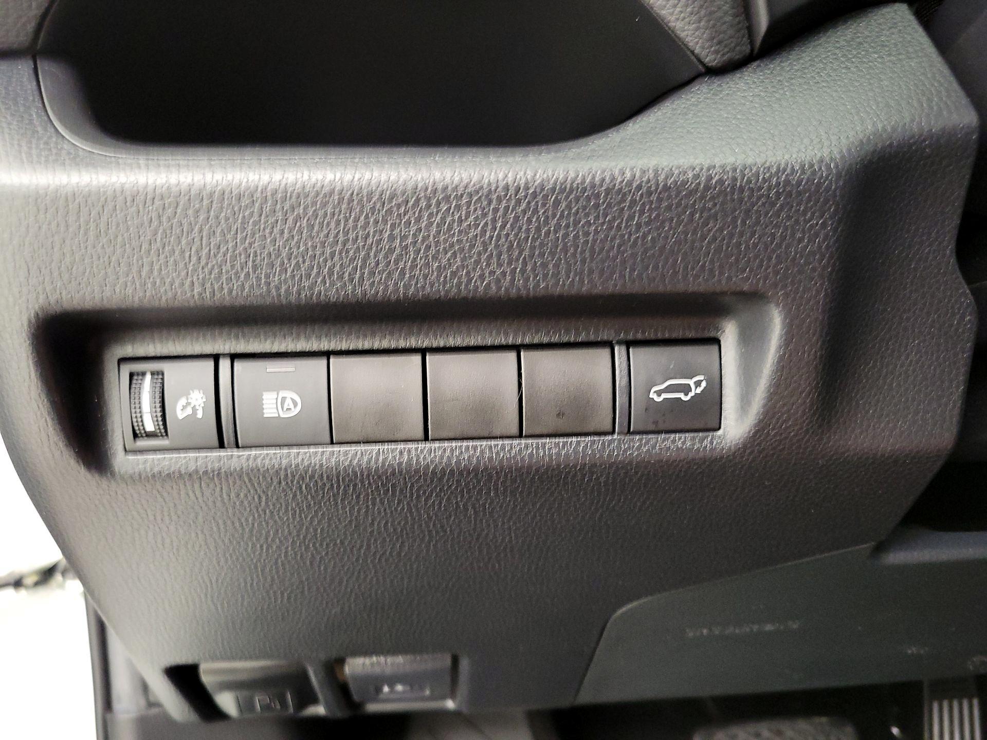 Thumbnail: 2020 Toyota RAV4 - 13