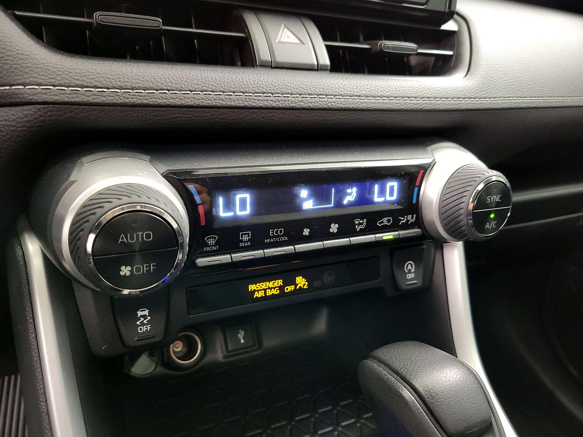 Thumbnail: 2020 Toyota RAV4 - 16