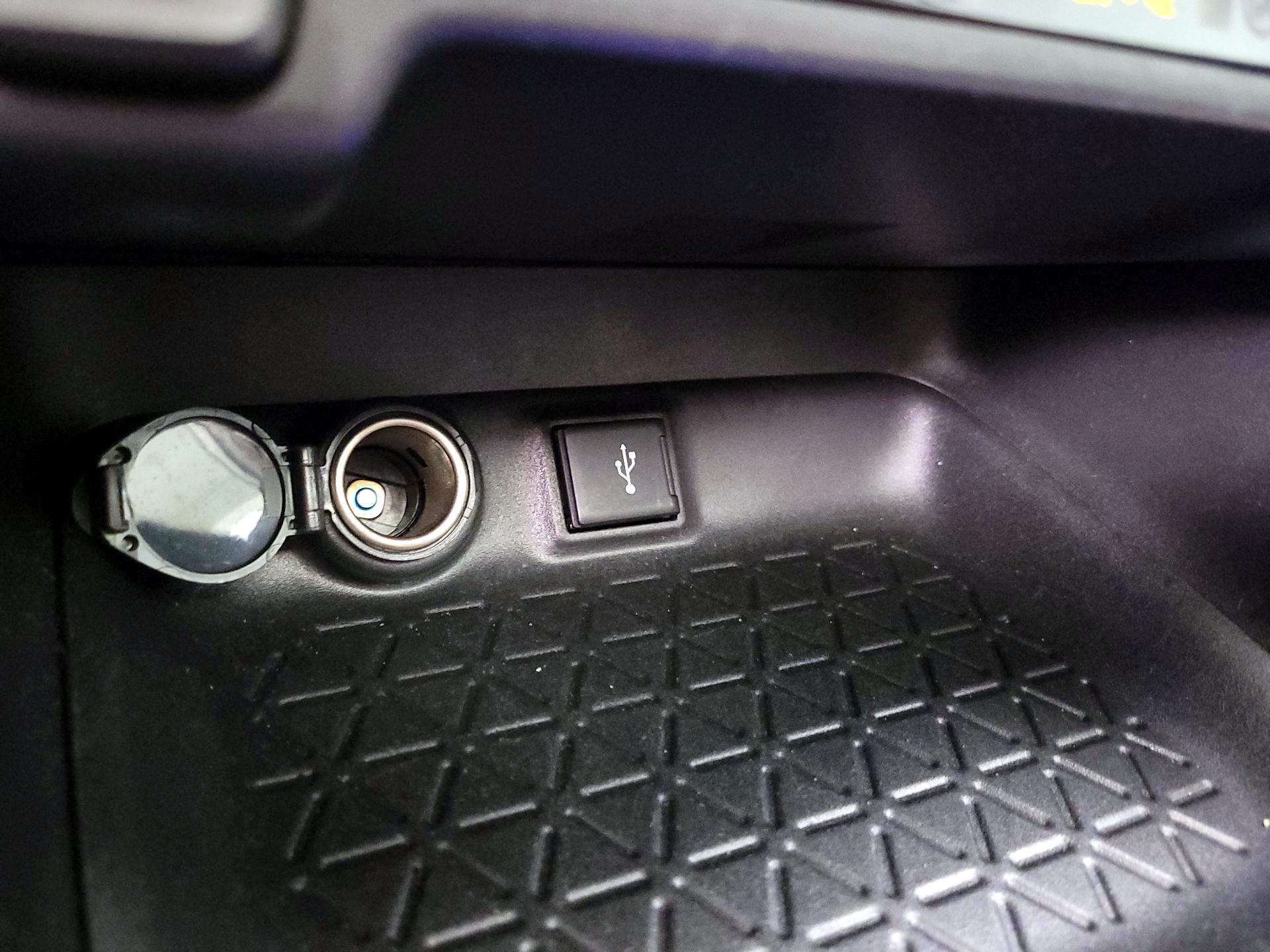 Thumbnail: 2020 Toyota RAV4 - 18