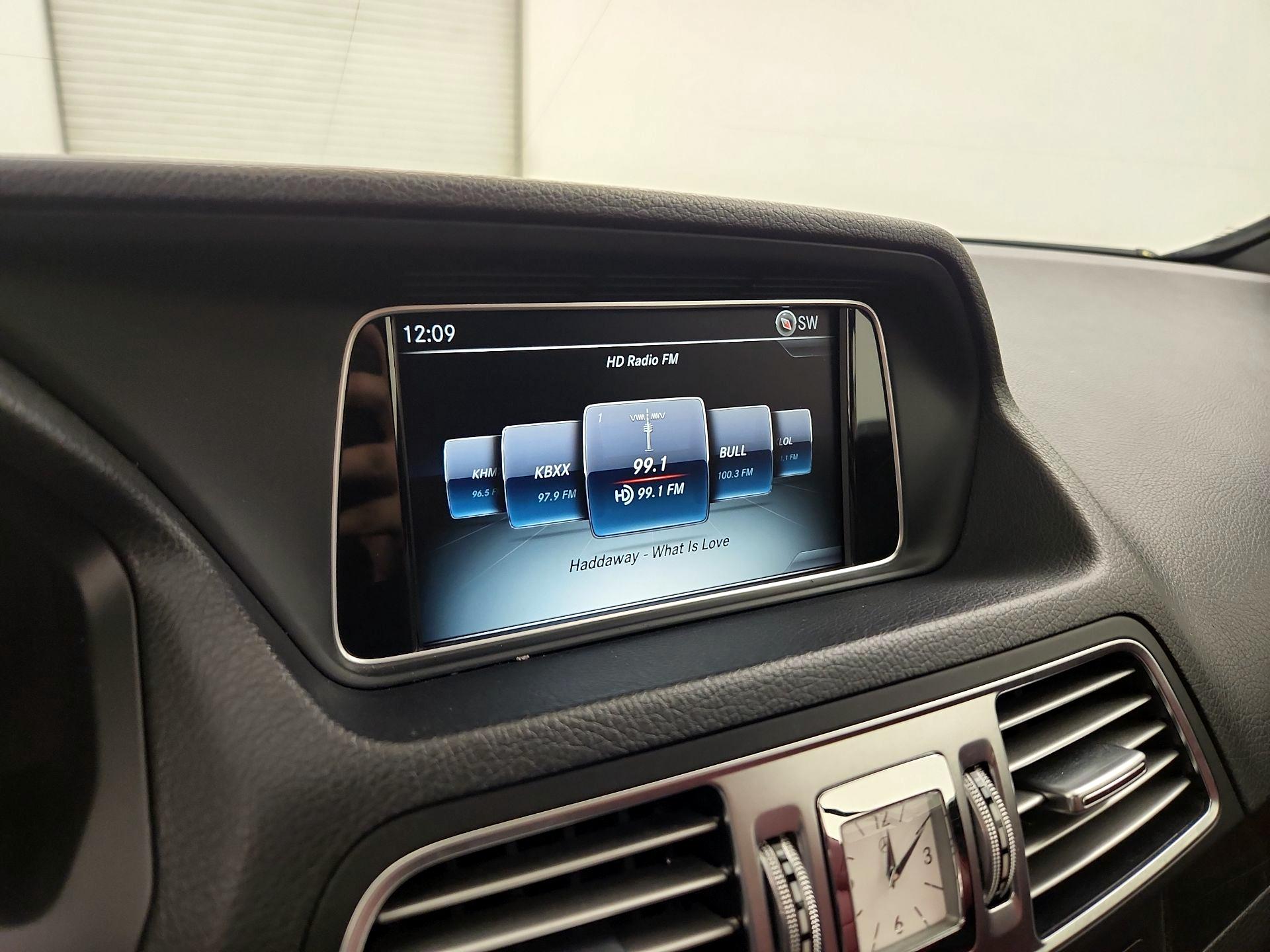 Thumbnail: 2016 Mercedes-Benz E-Class - 15