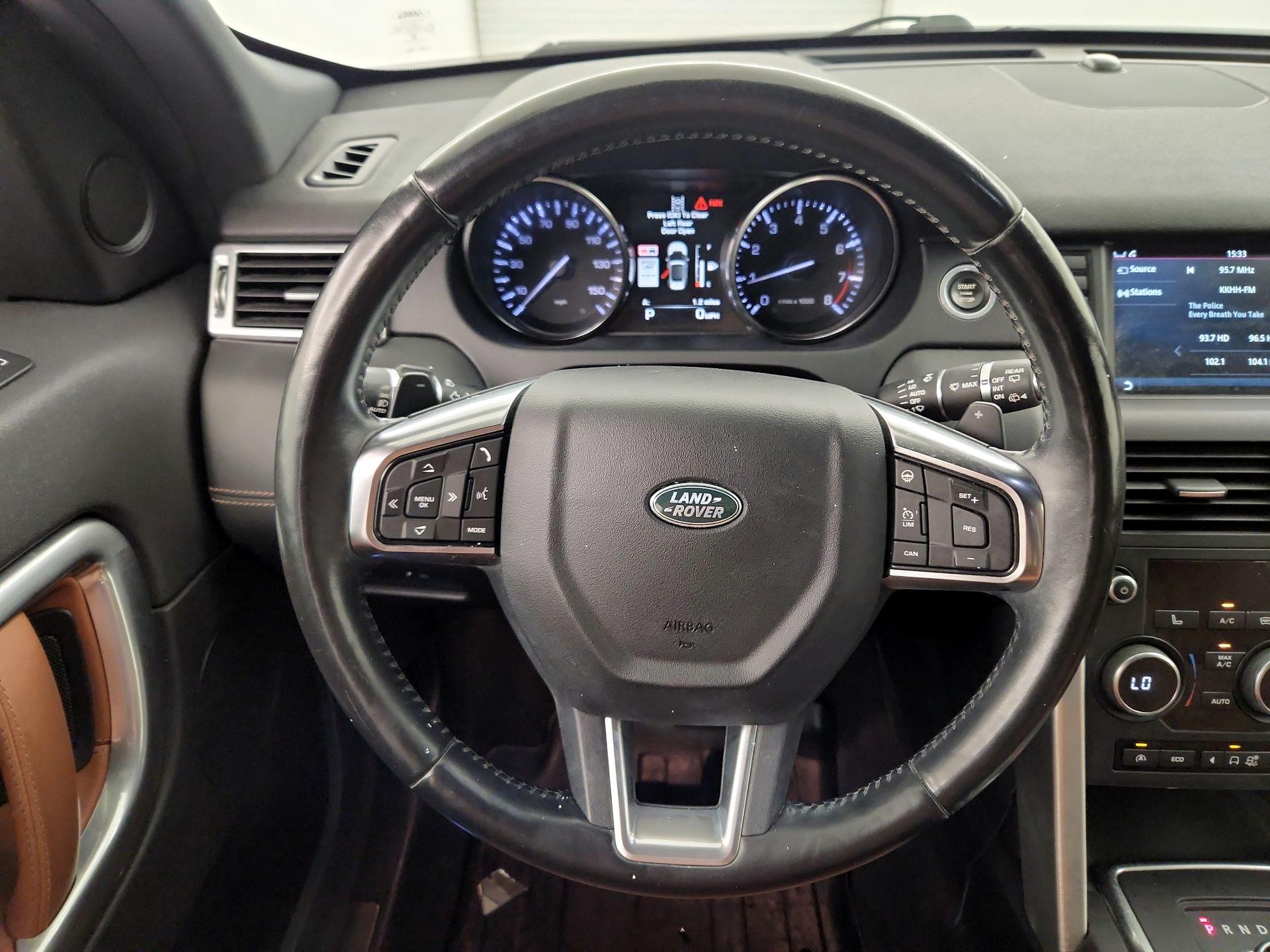Thumbnail: 2015 Land Rover Discovery Sport - 10