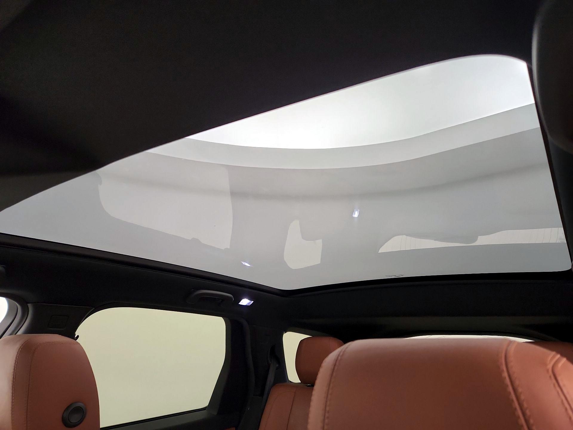 Thumbnail: 2015 Land Rover Discovery Sport - 19