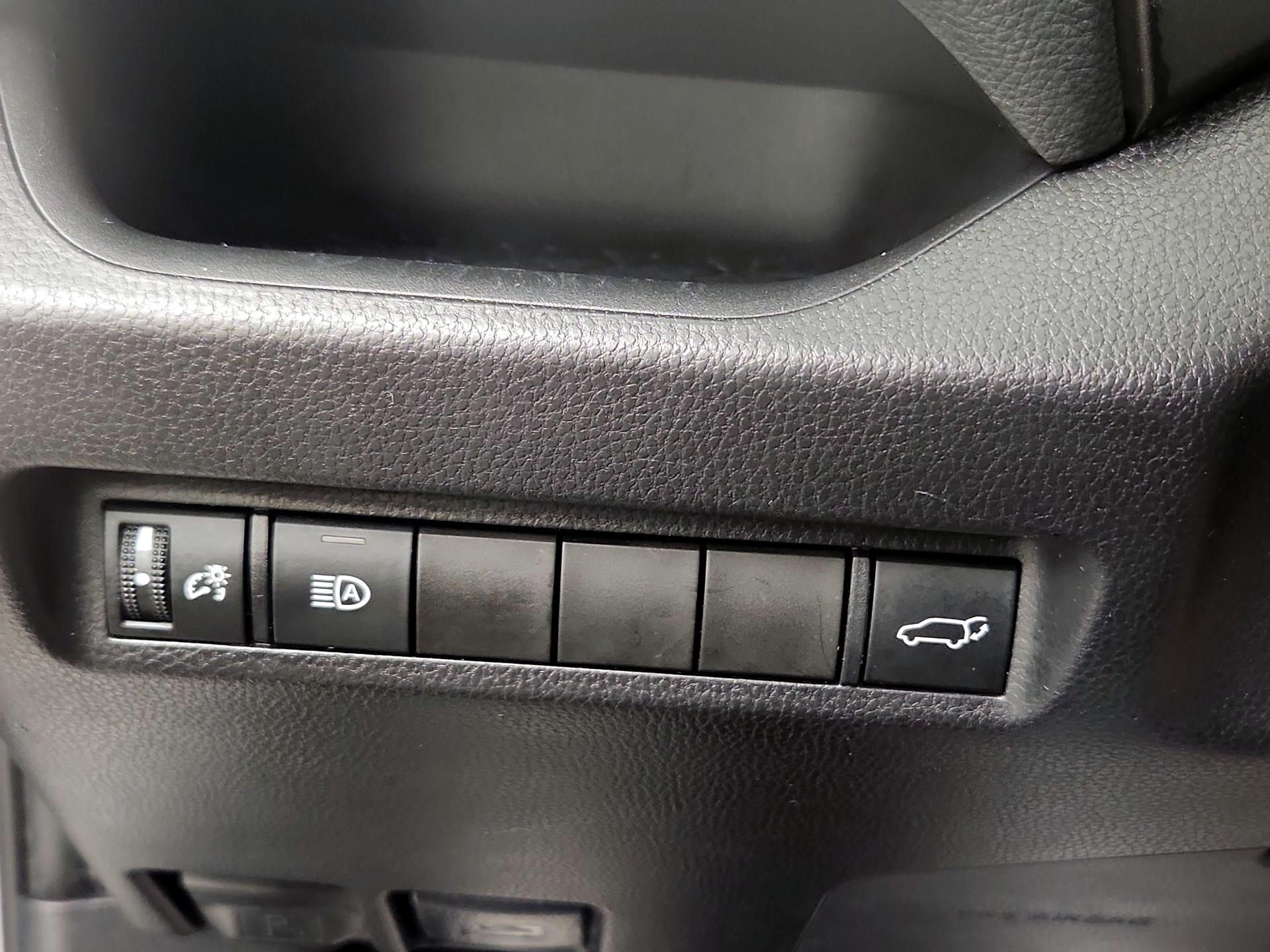Thumbnail: 2019 Toyota RAV4 - 13