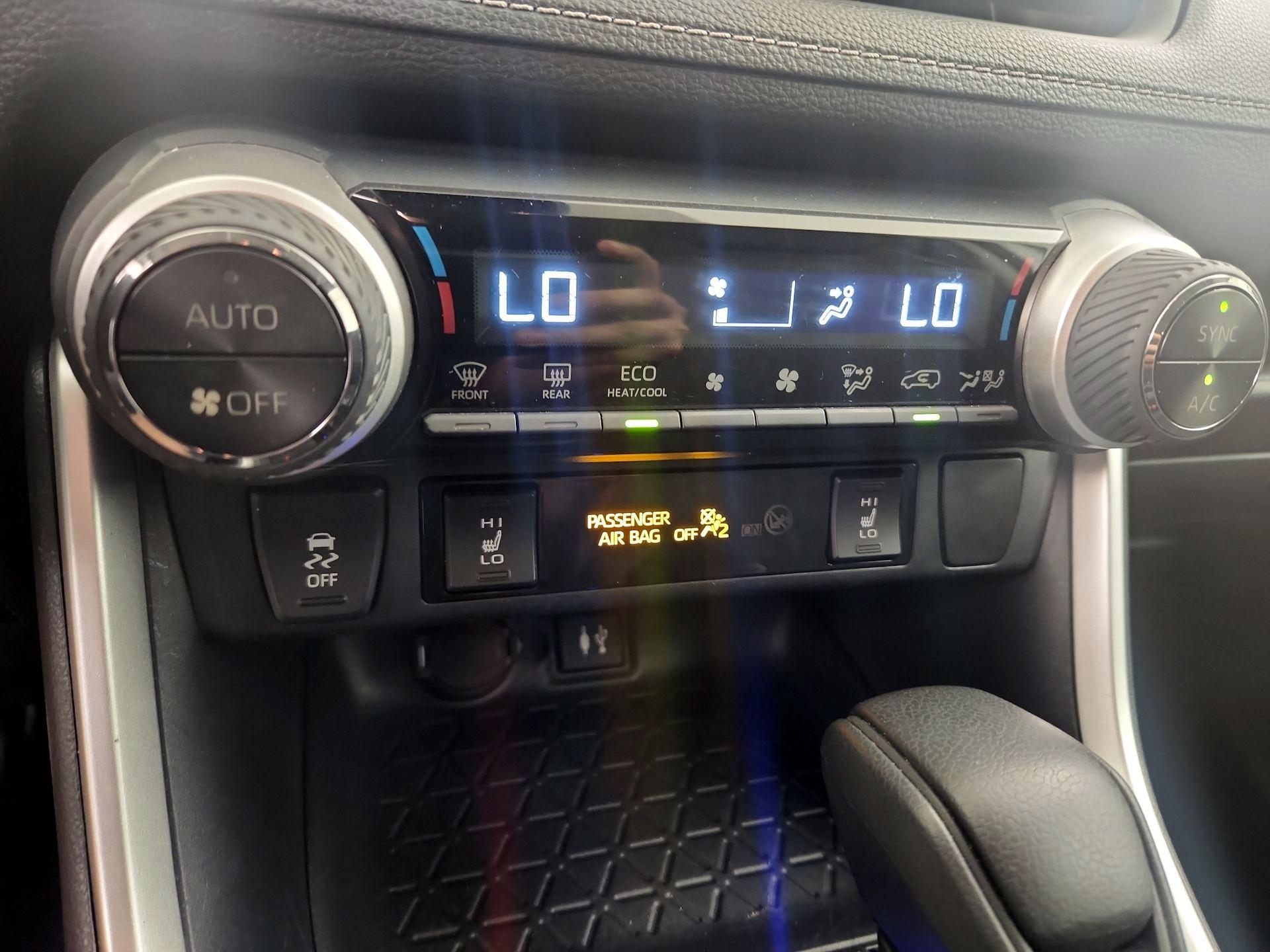 Thumbnail: 2019 Toyota RAV4 - 16