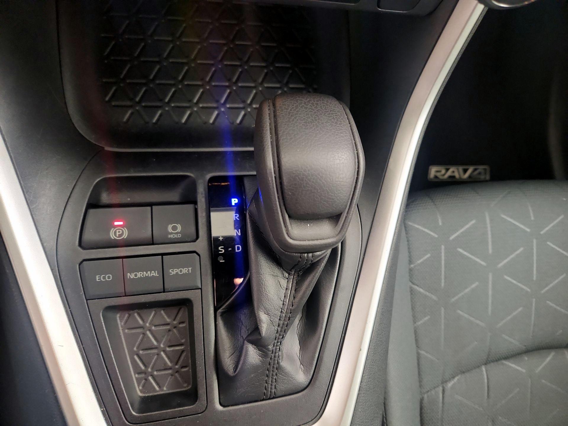 Thumbnail: 2019 Toyota RAV4 - 17