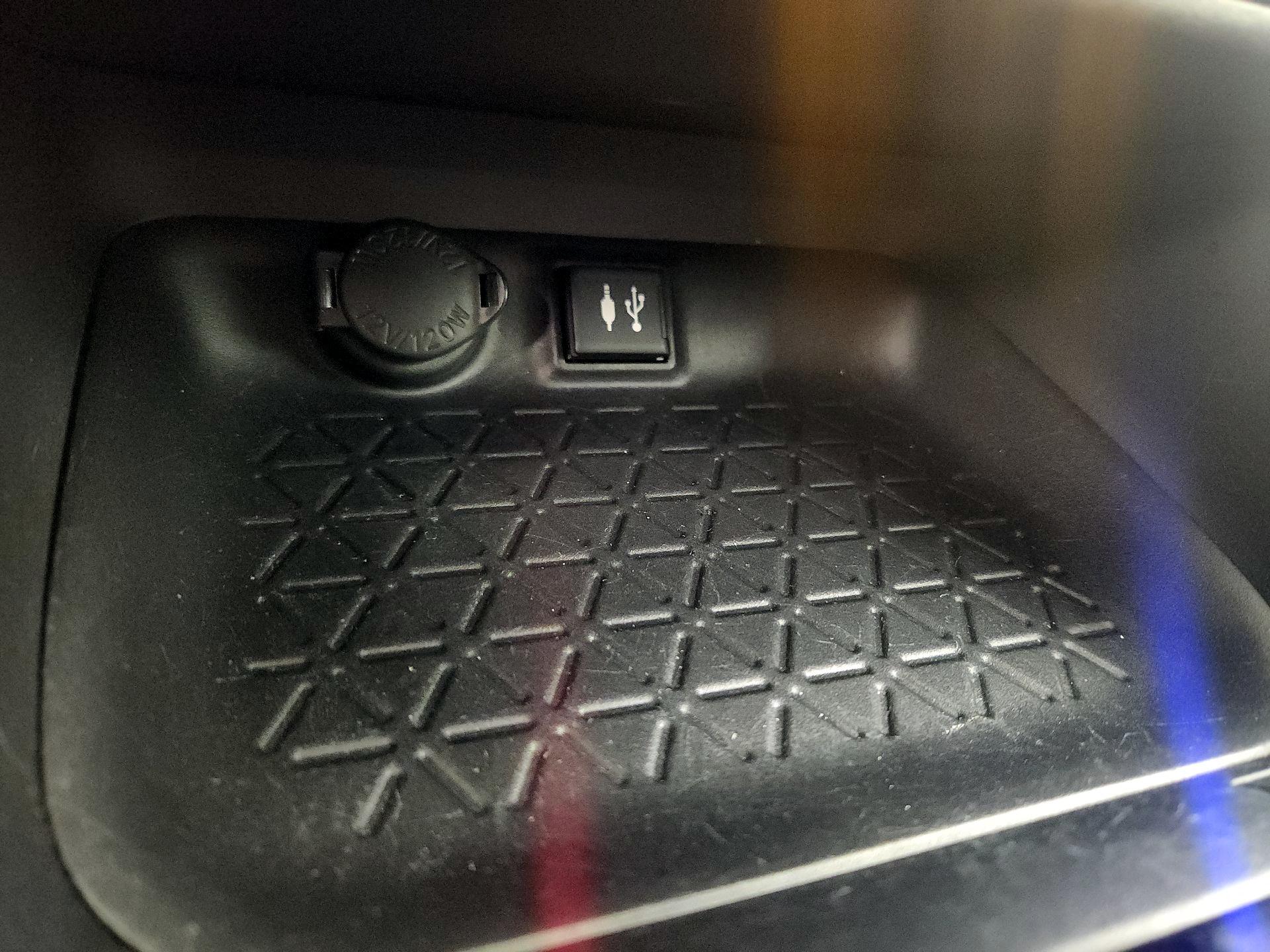 Thumbnail: 2019 Toyota RAV4 - 18