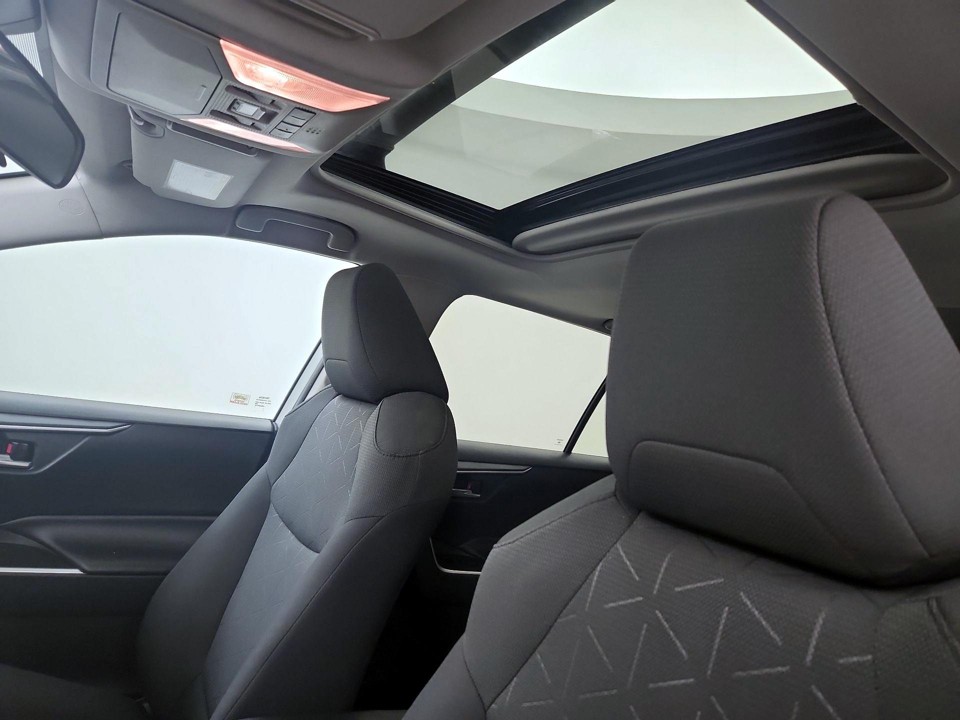 Thumbnail: 2019 Toyota RAV4 - 19