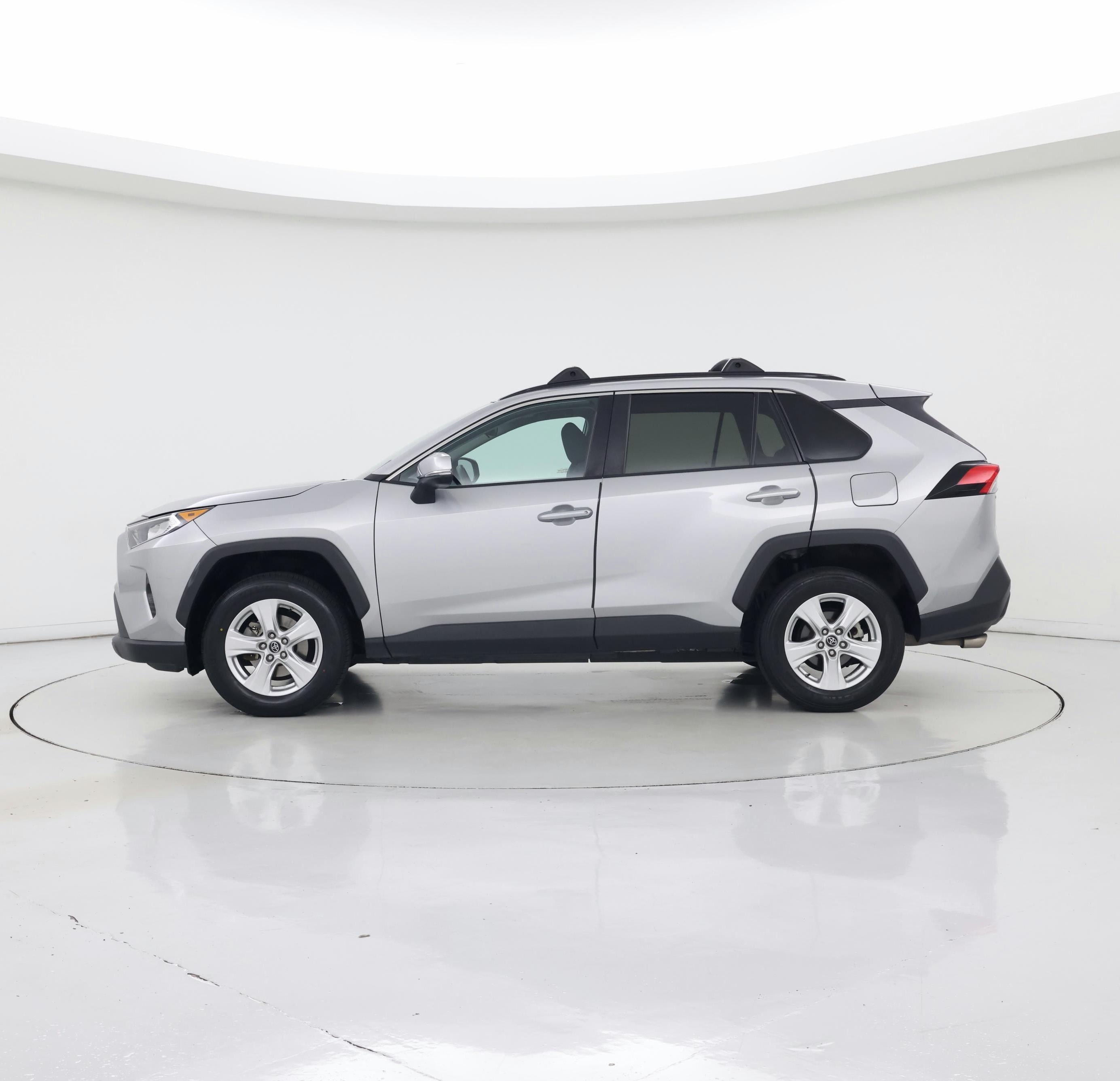 Thumbnail: 2019 Toyota RAV4 - 3