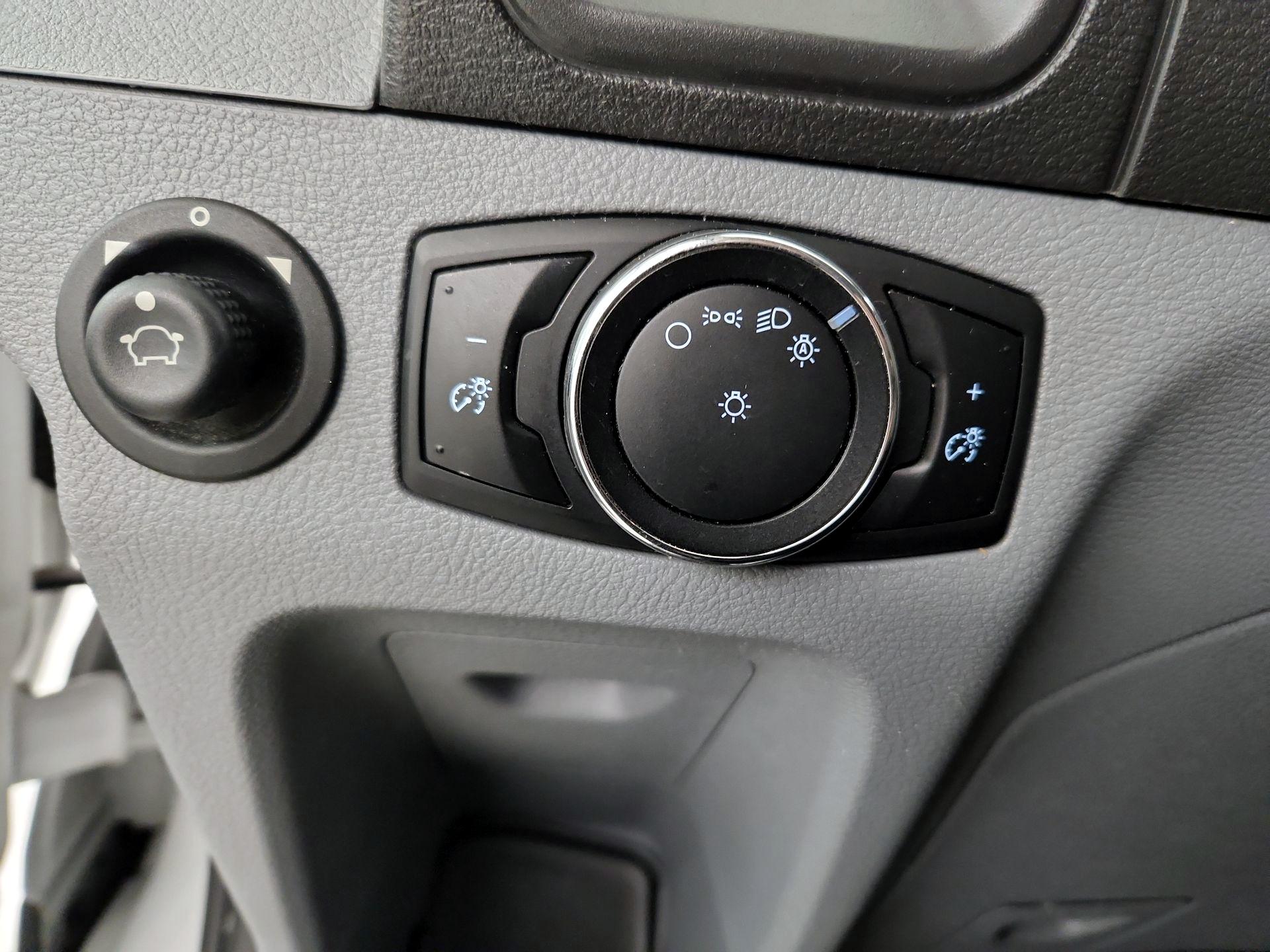 Thumbnail: 2016 Ford Transit Series - 13