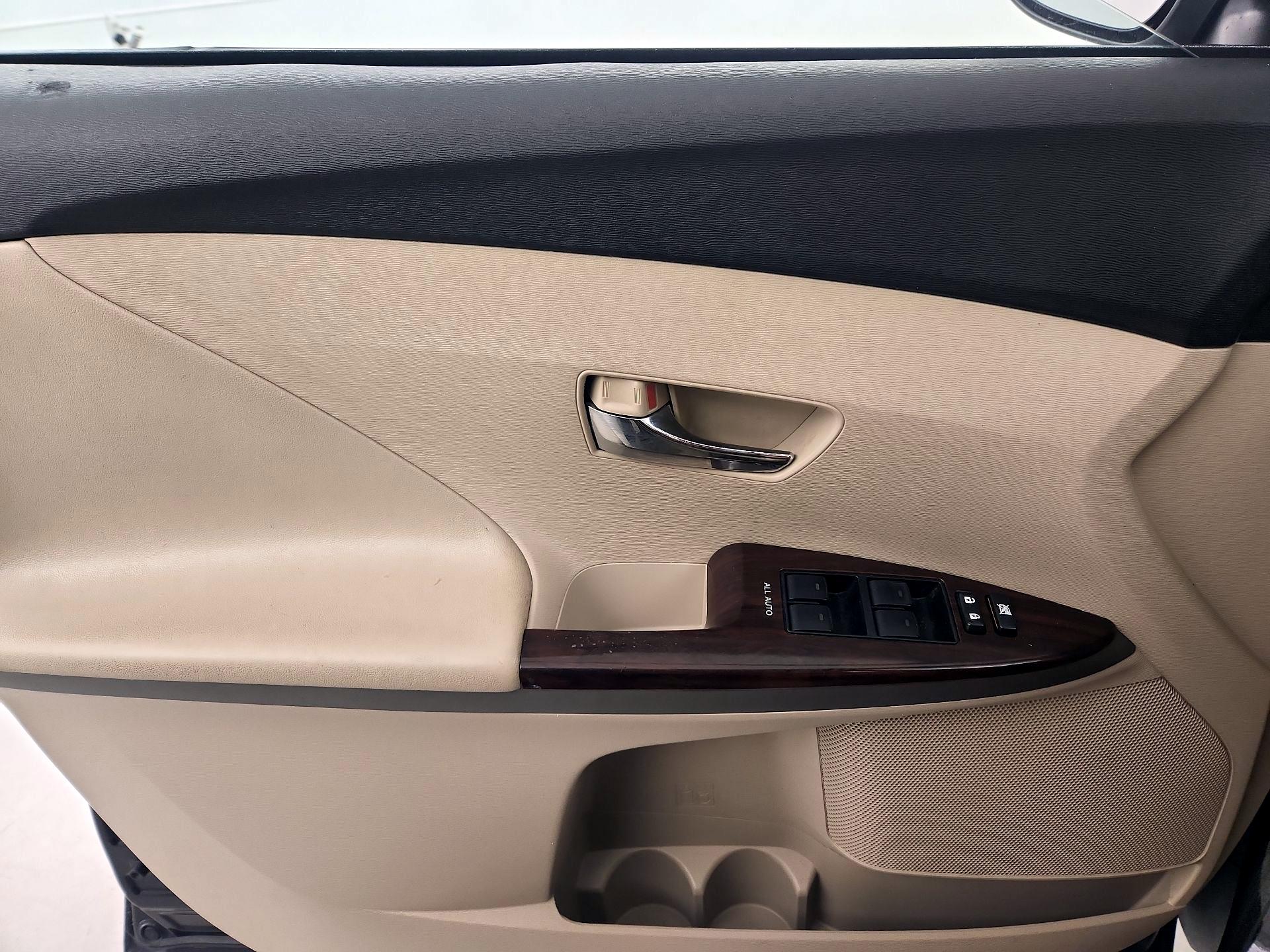 Thumbnail: 2013 Toyota Venza - 12