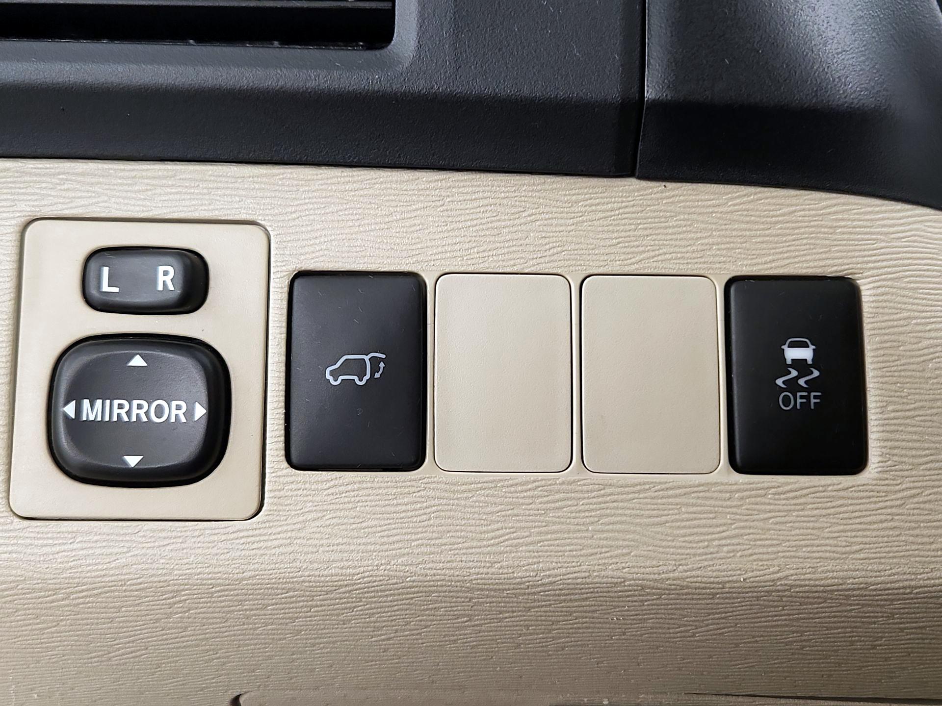 Thumbnail: 2013 Toyota Venza - 13