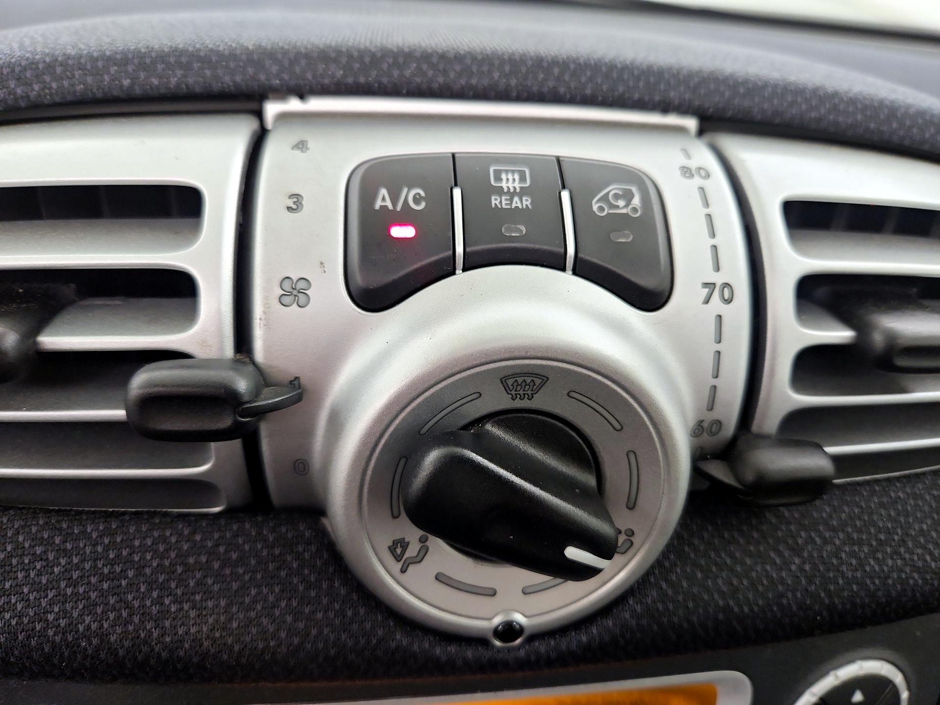 Thumbnail: 2014 smart fortwo - 14