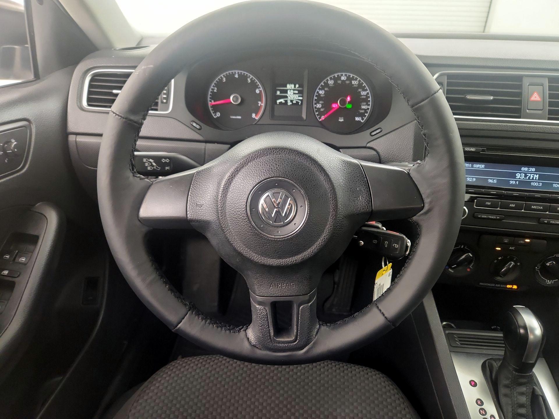 Thumbnail: 2014 Volkswagen Jetta - 10