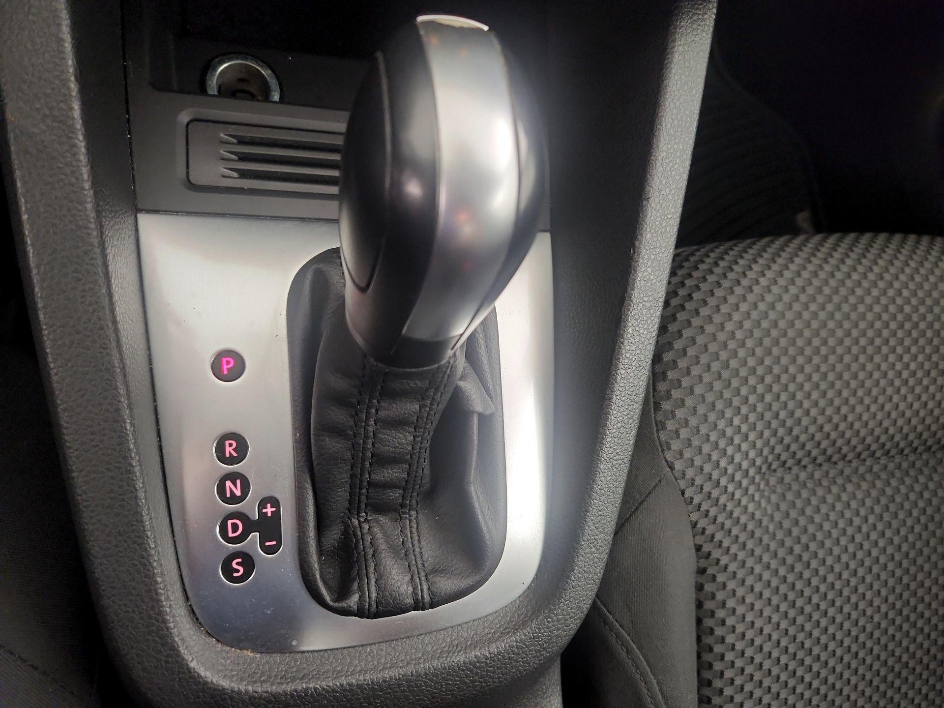 Thumbnail: 2014 Volkswagen Jetta - 16
