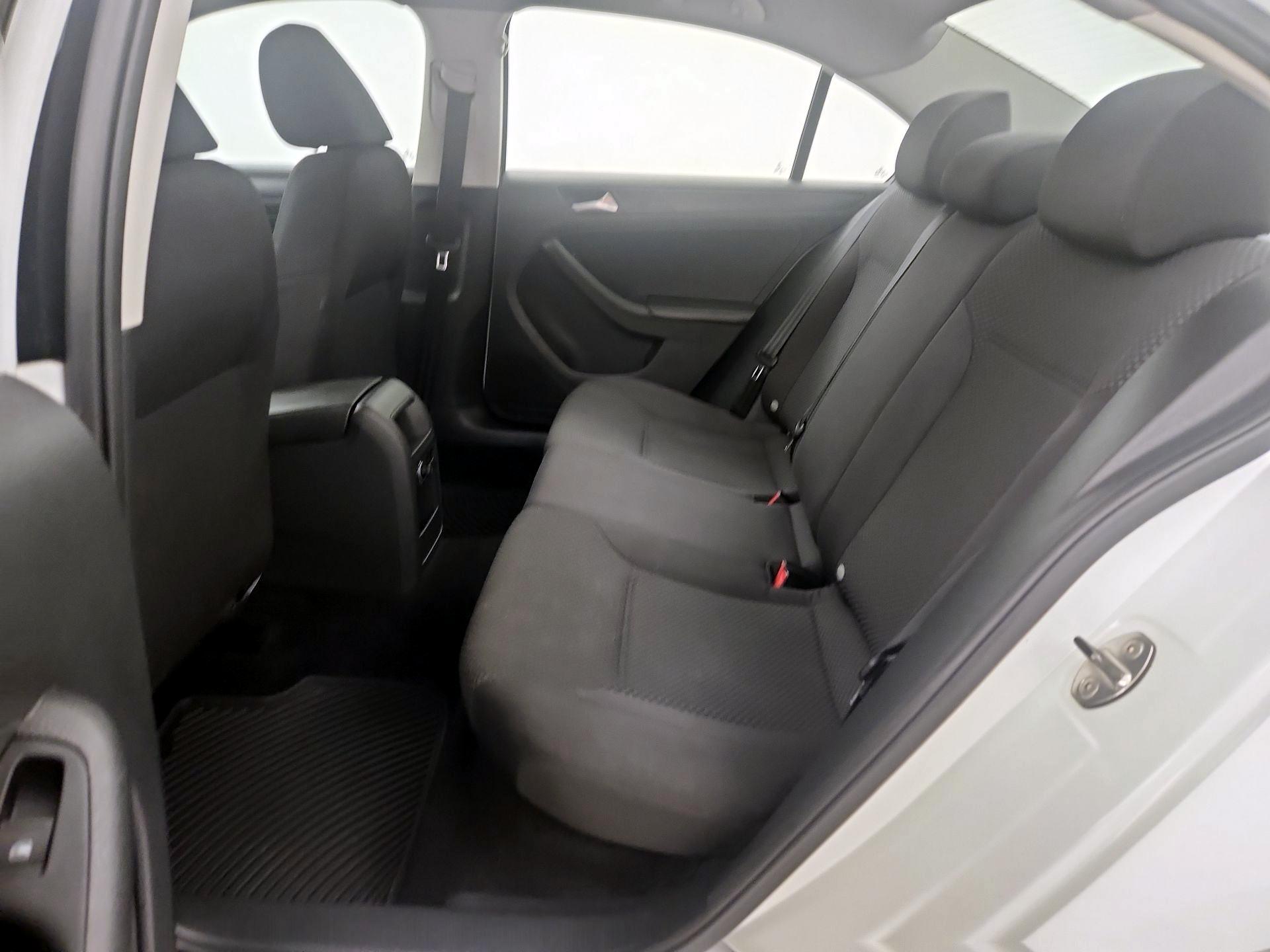 Thumbnail: 2014 Volkswagen Jetta - 18