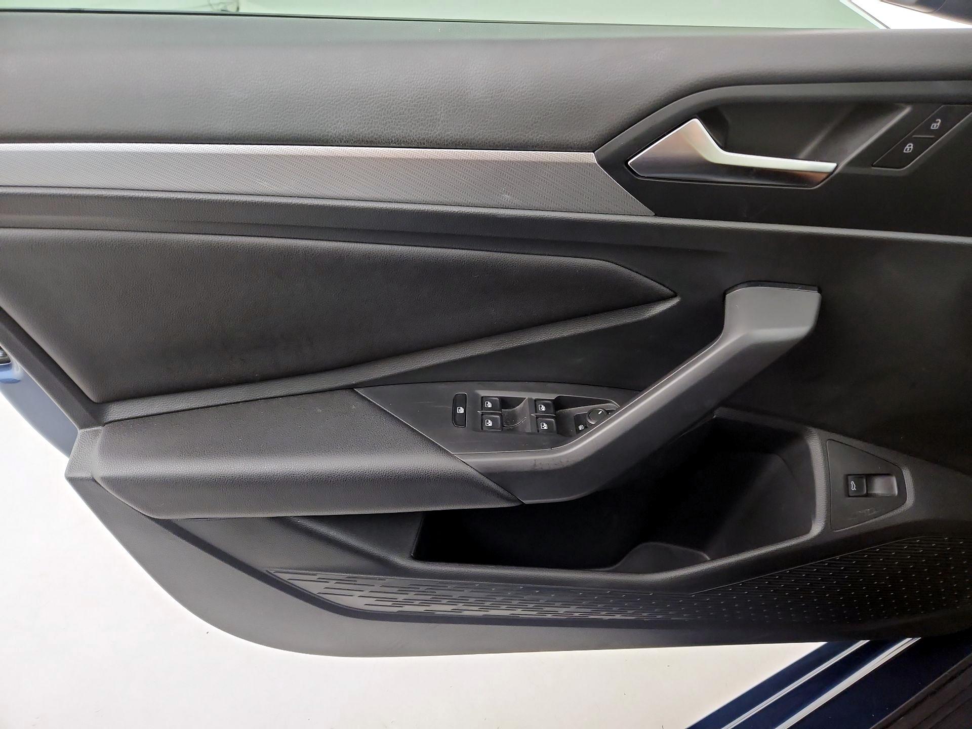 Thumbnail: 2019 Volkswagen Jetta - 12