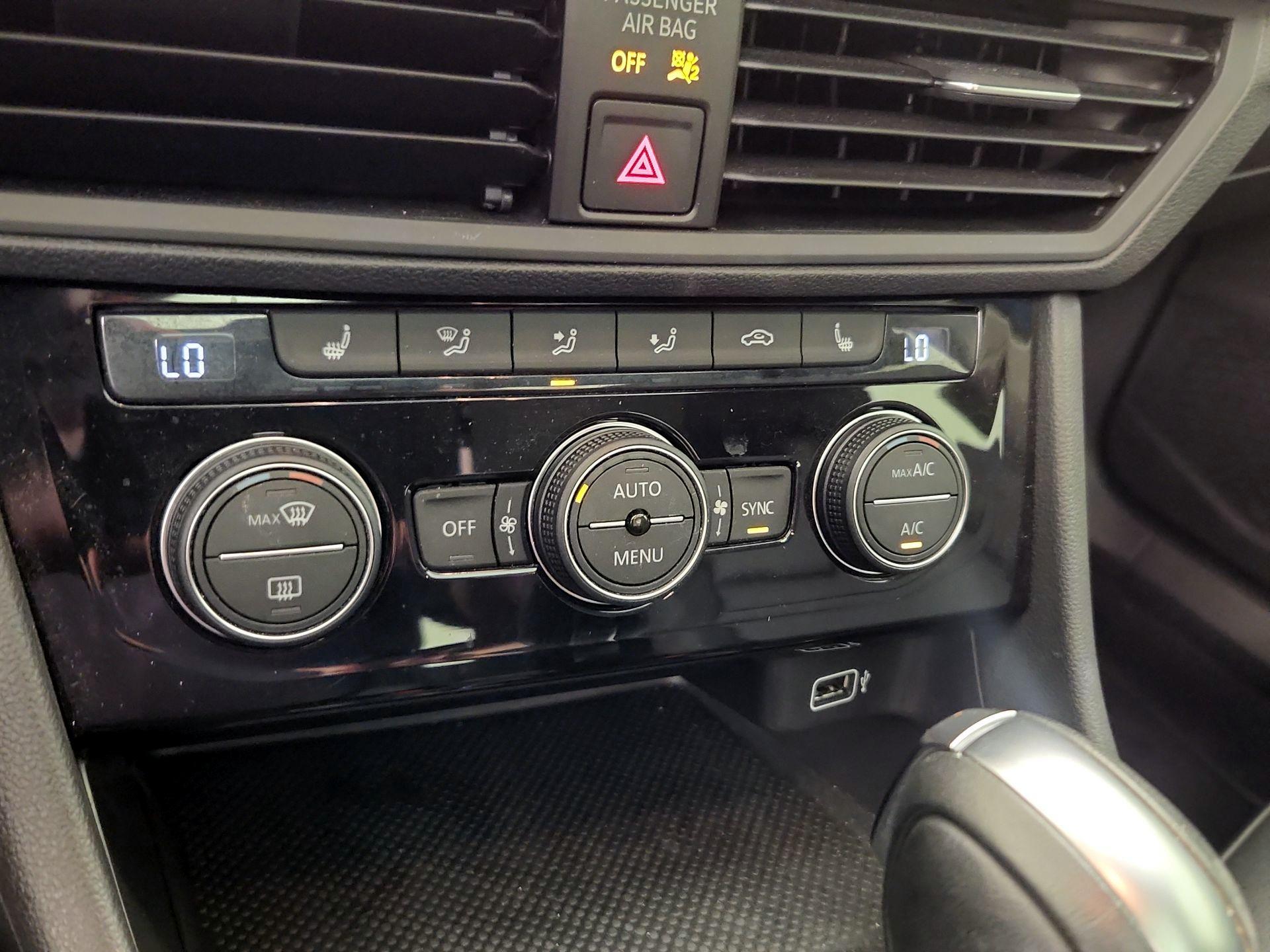 Thumbnail: 2019 Volkswagen Jetta - 16