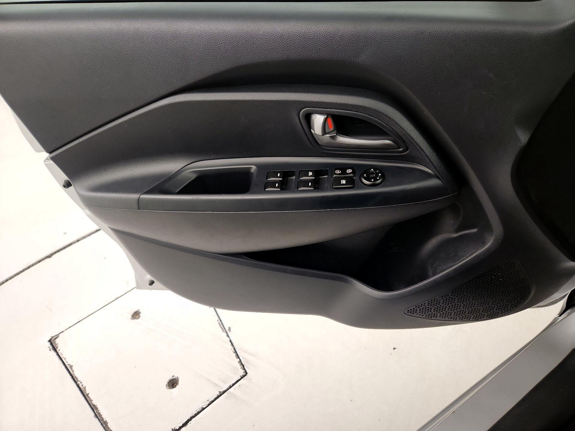 Thumbnail: 2015 Kia Rio - 12