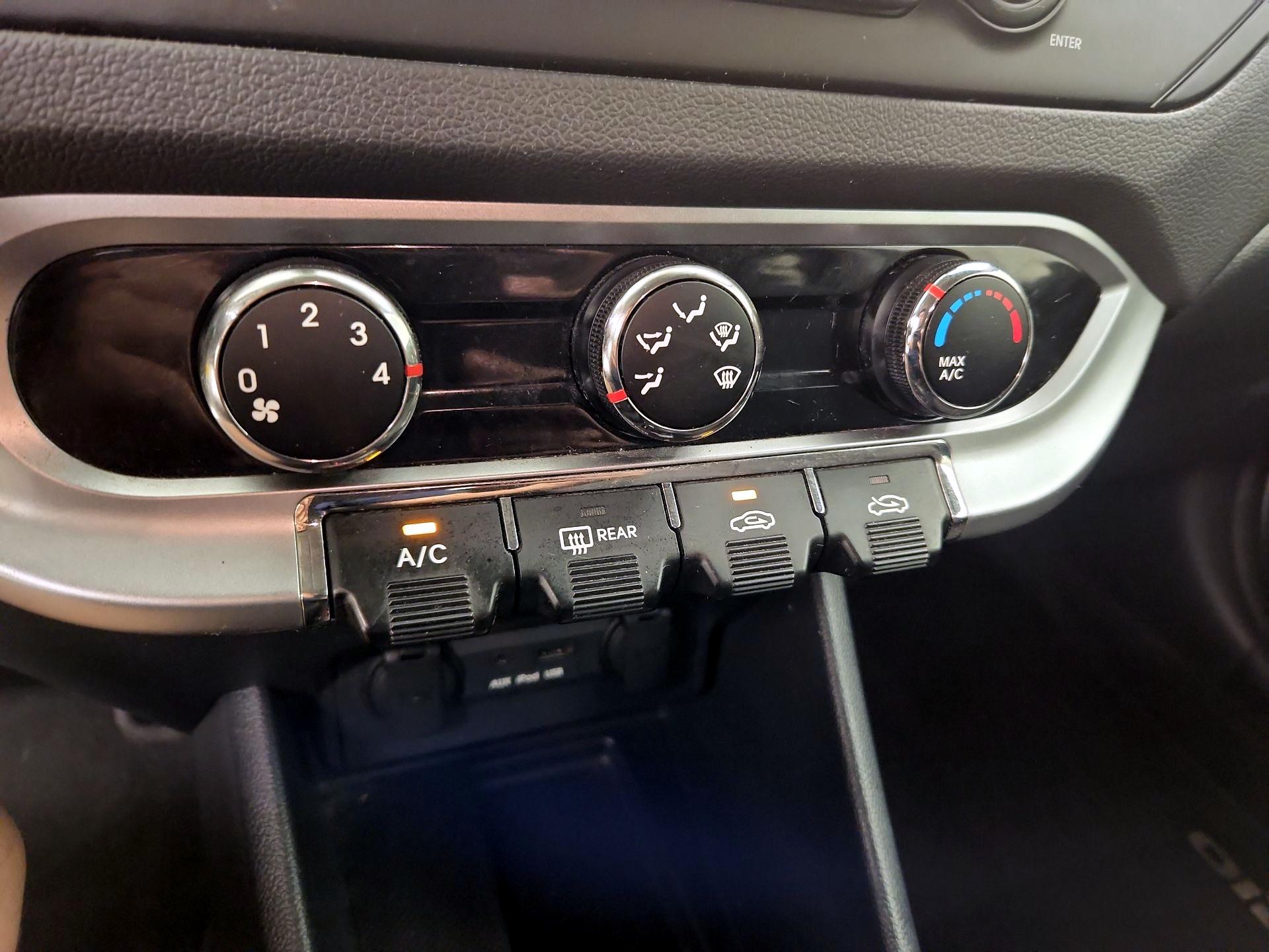 Thumbnail: 2015 Kia Rio - 15
