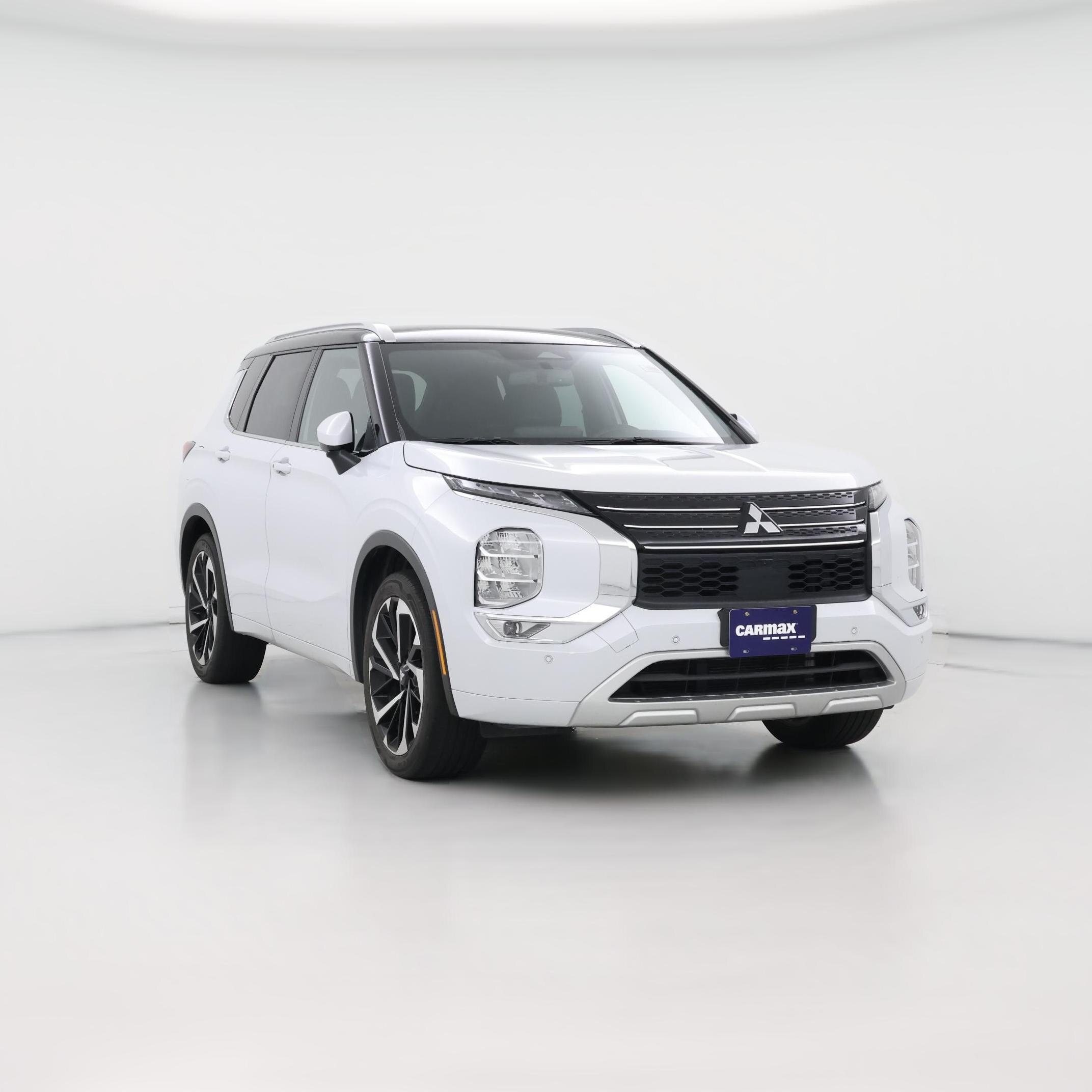 Thumbnail: 2023 Mitsubishi Outlander - 1