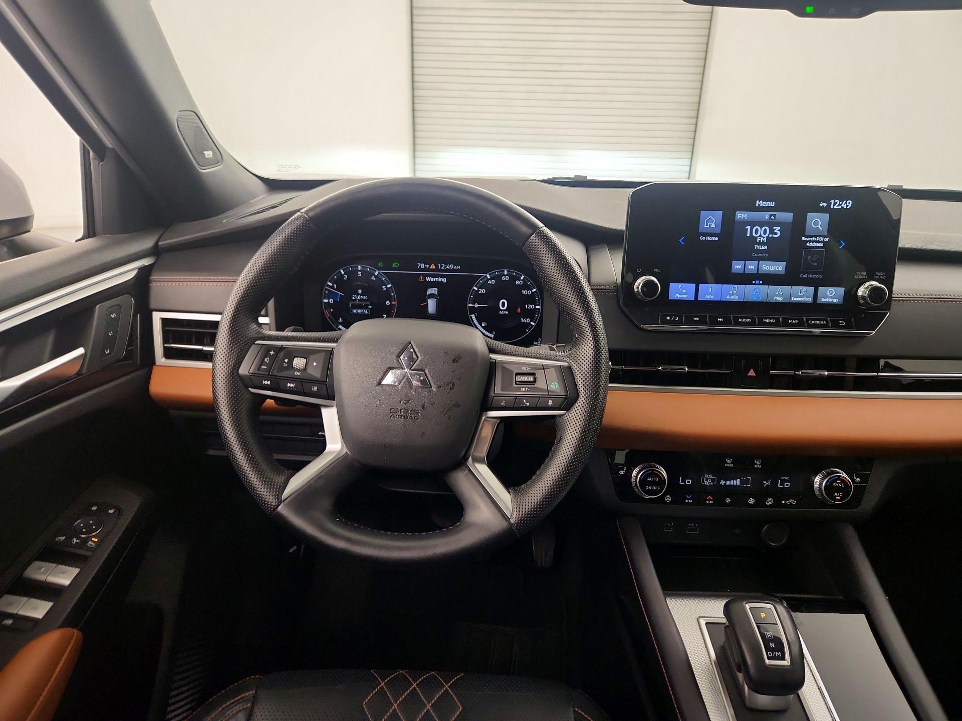Thumbnail: 2023 Mitsubishi Outlander - 10