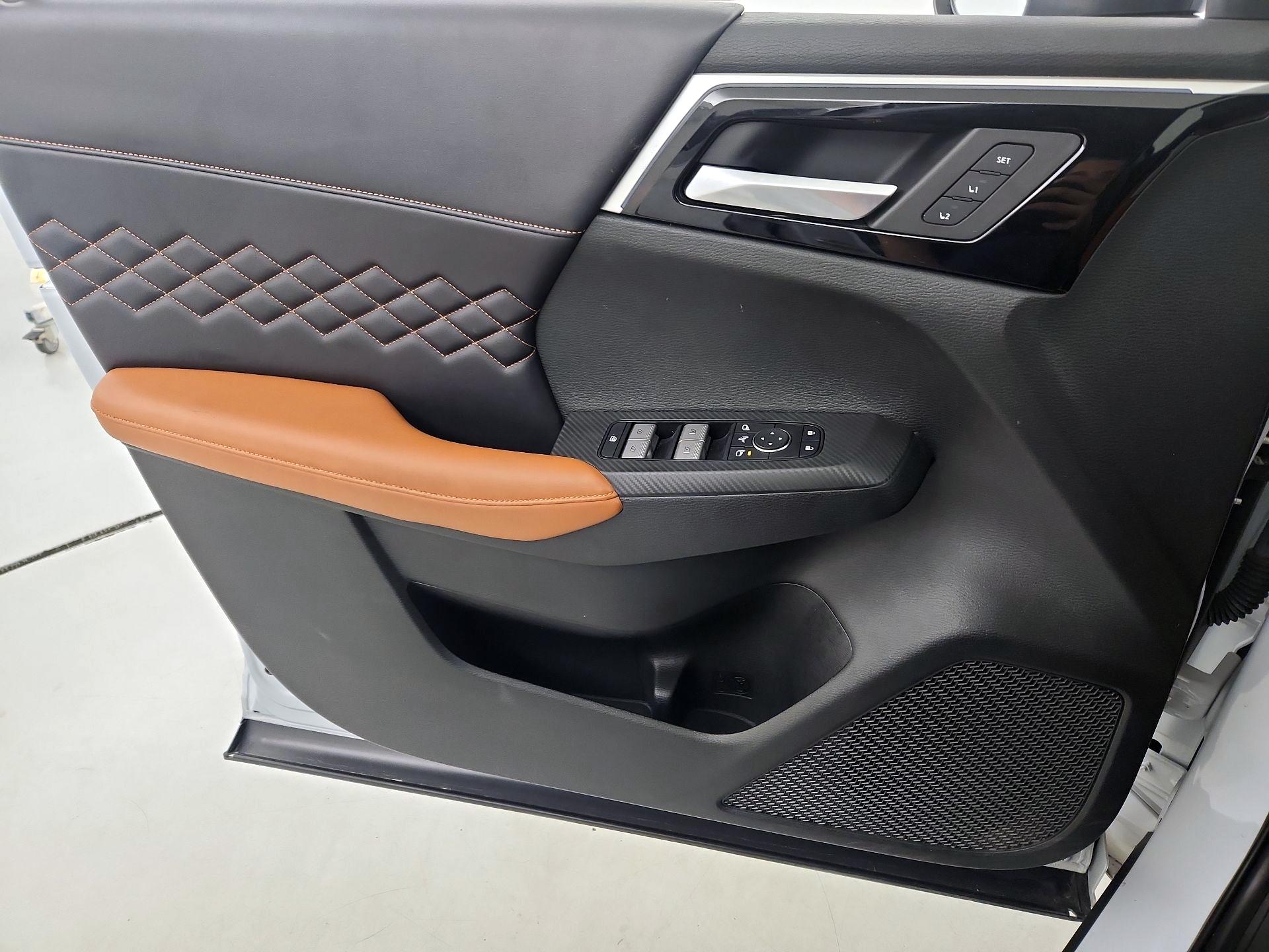 Thumbnail: 2023 Mitsubishi Outlander - 12