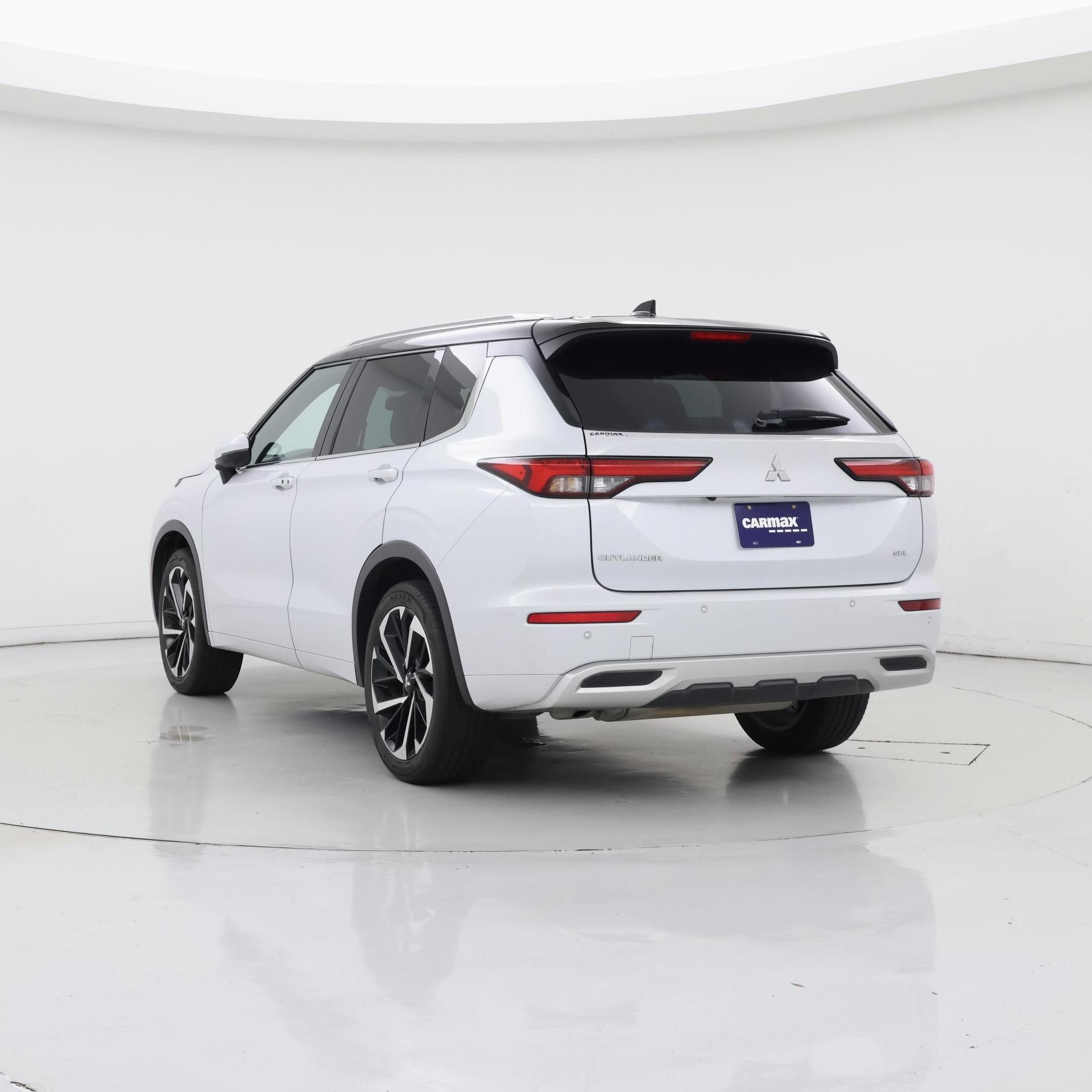 Thumbnail: 2023 Mitsubishi Outlander - 2