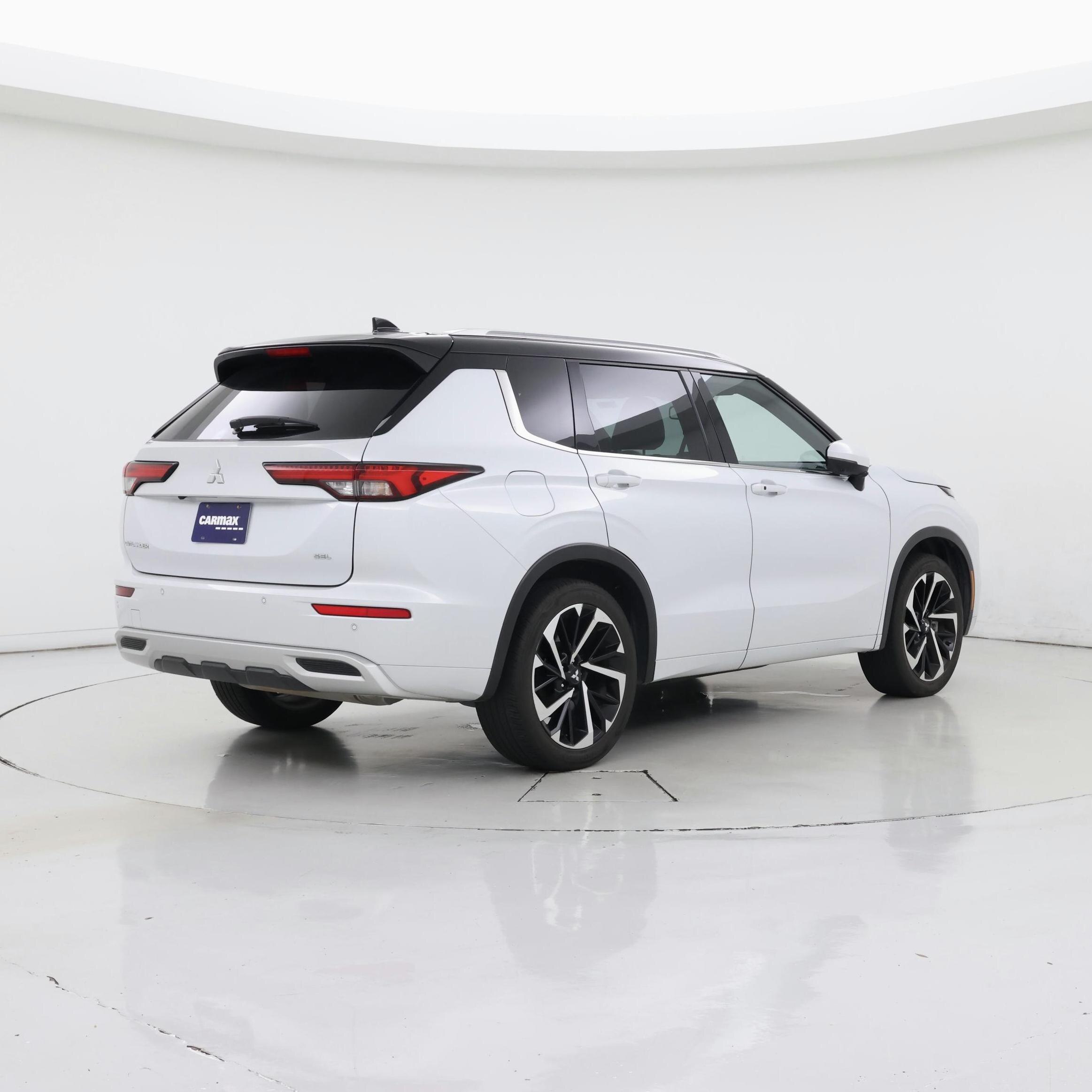 Thumbnail: 2023 Mitsubishi Outlander - 8