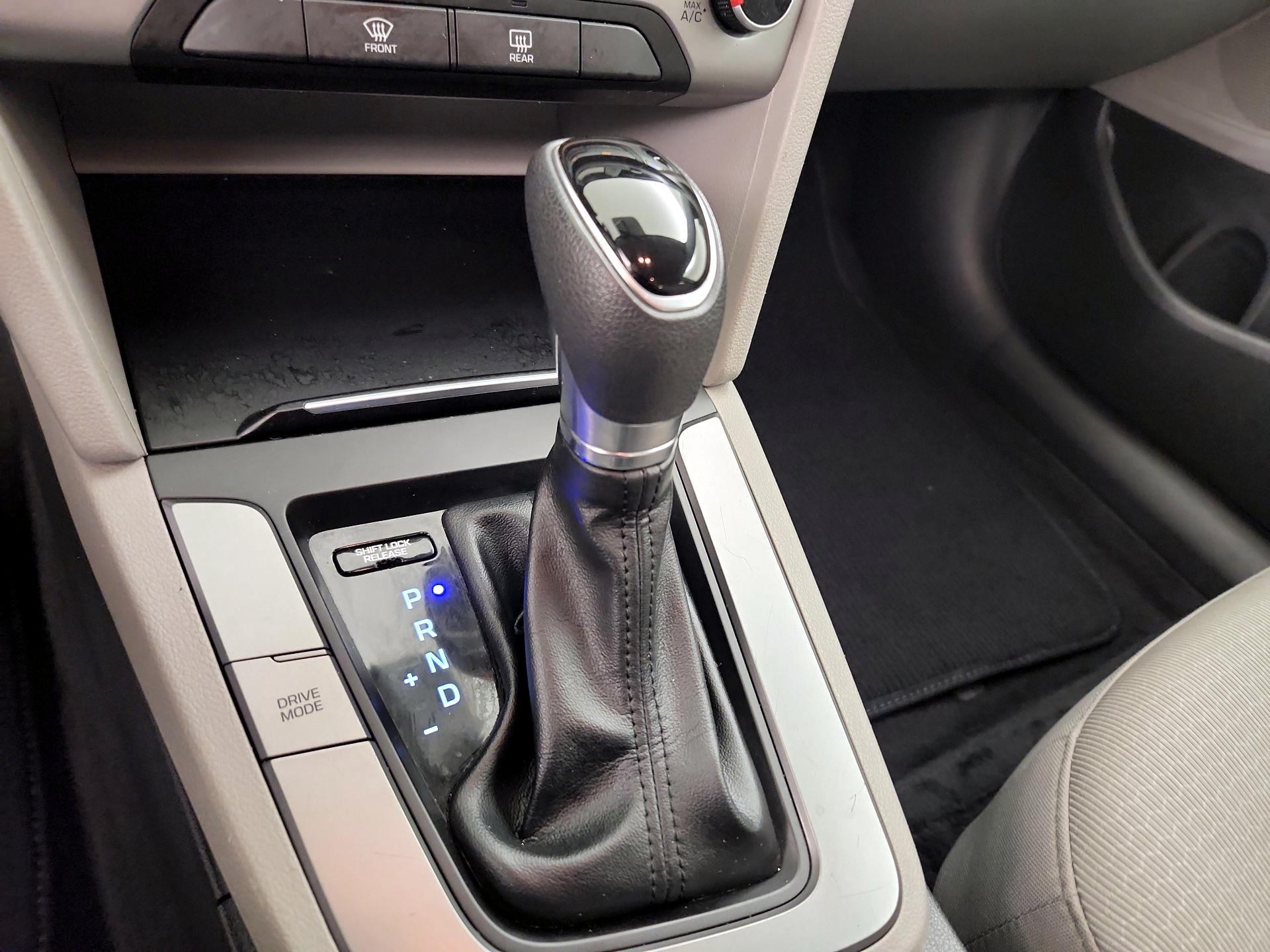 Thumbnail: 2018 Hyundai Elantra - 17