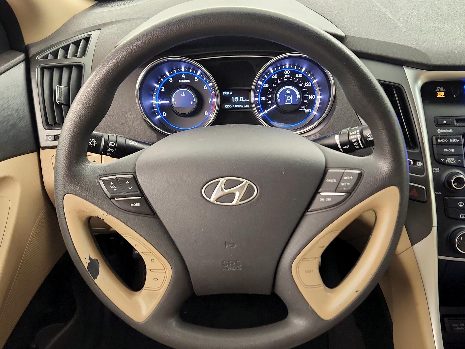 Thumbnail: 2013 Hyundai Sonata - 10