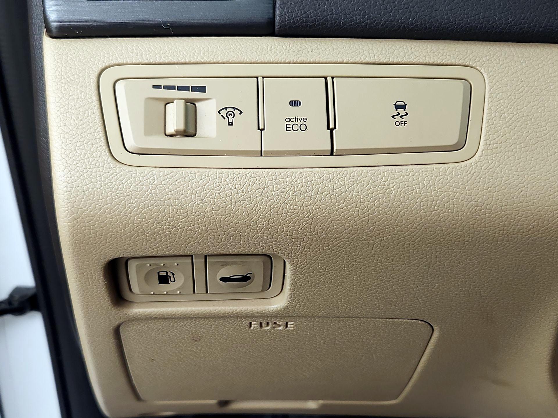 Thumbnail: 2013 Hyundai Sonata - 13