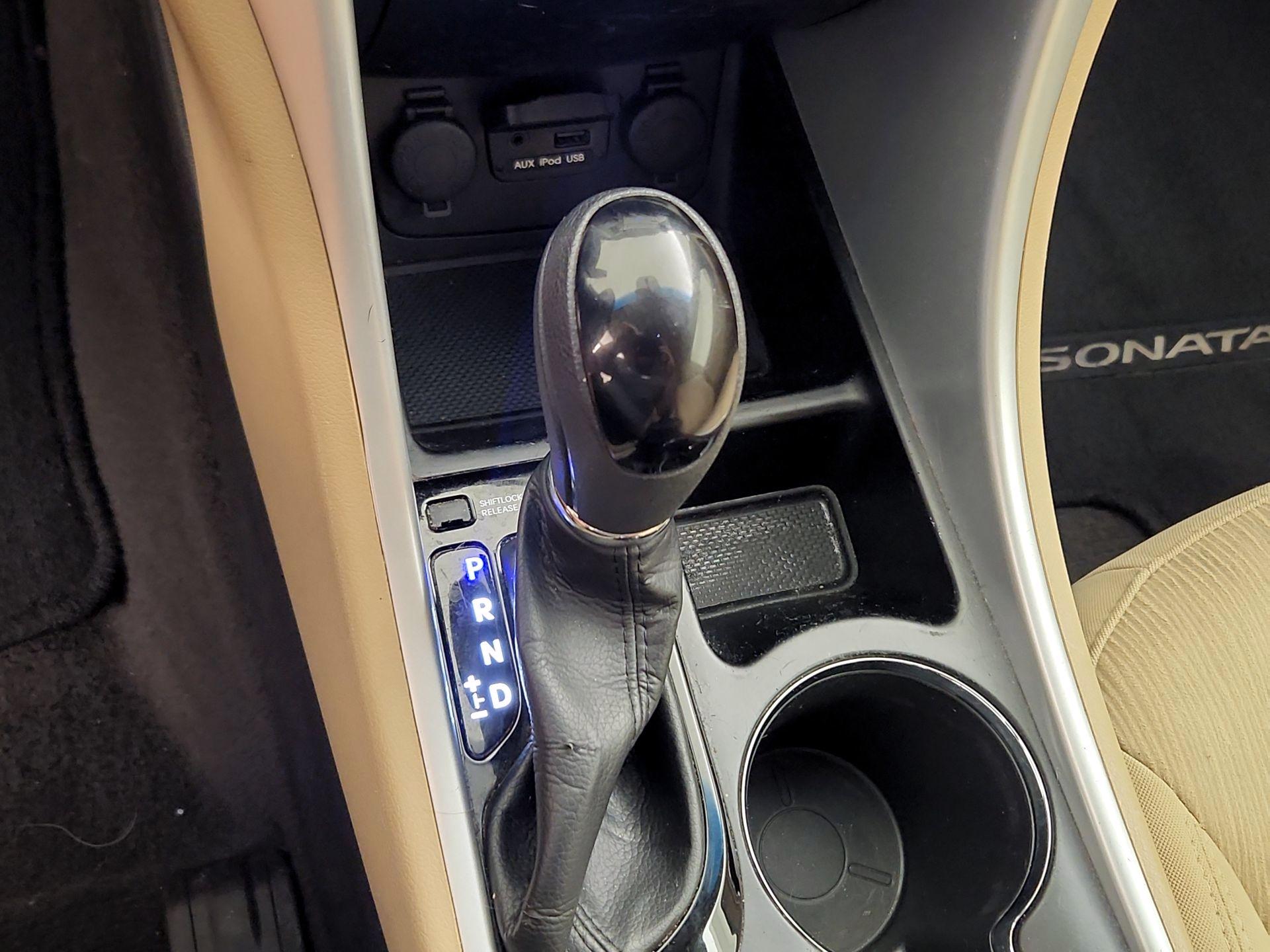 Thumbnail: 2013 Hyundai Sonata - 16