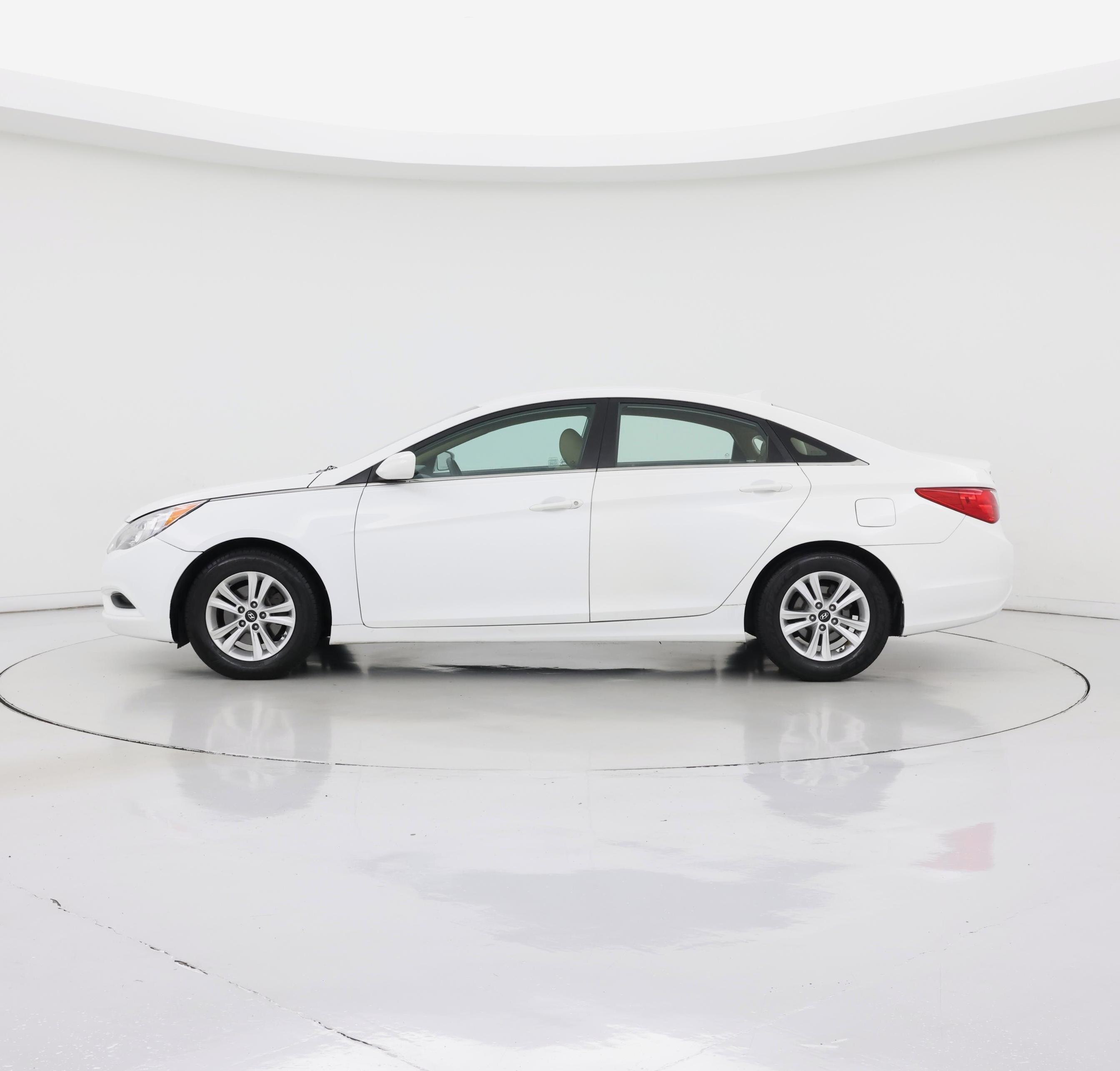 Thumbnail: 2013 Hyundai Sonata - 3