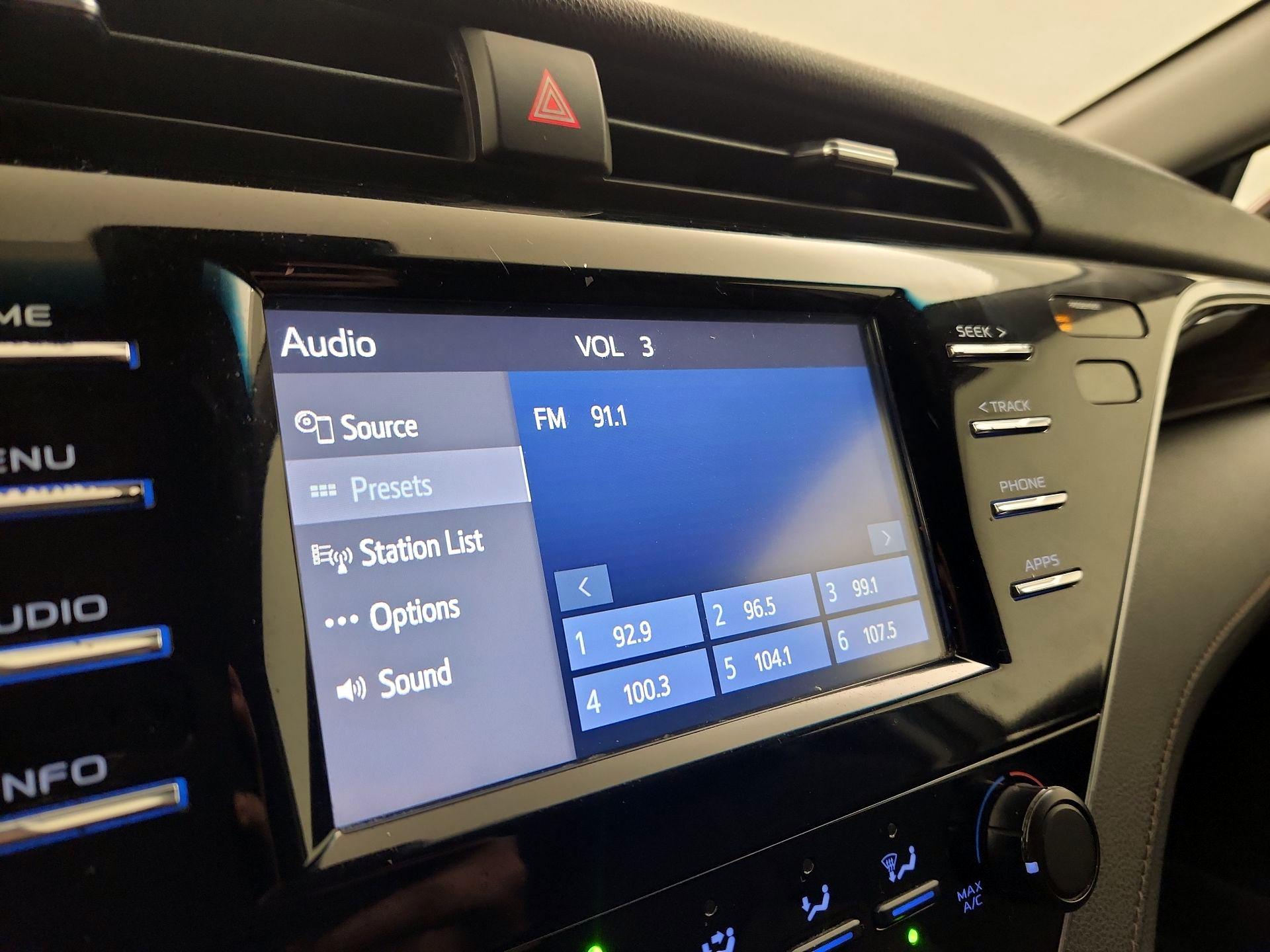 Thumbnail: 2018 Toyota Camry - 15