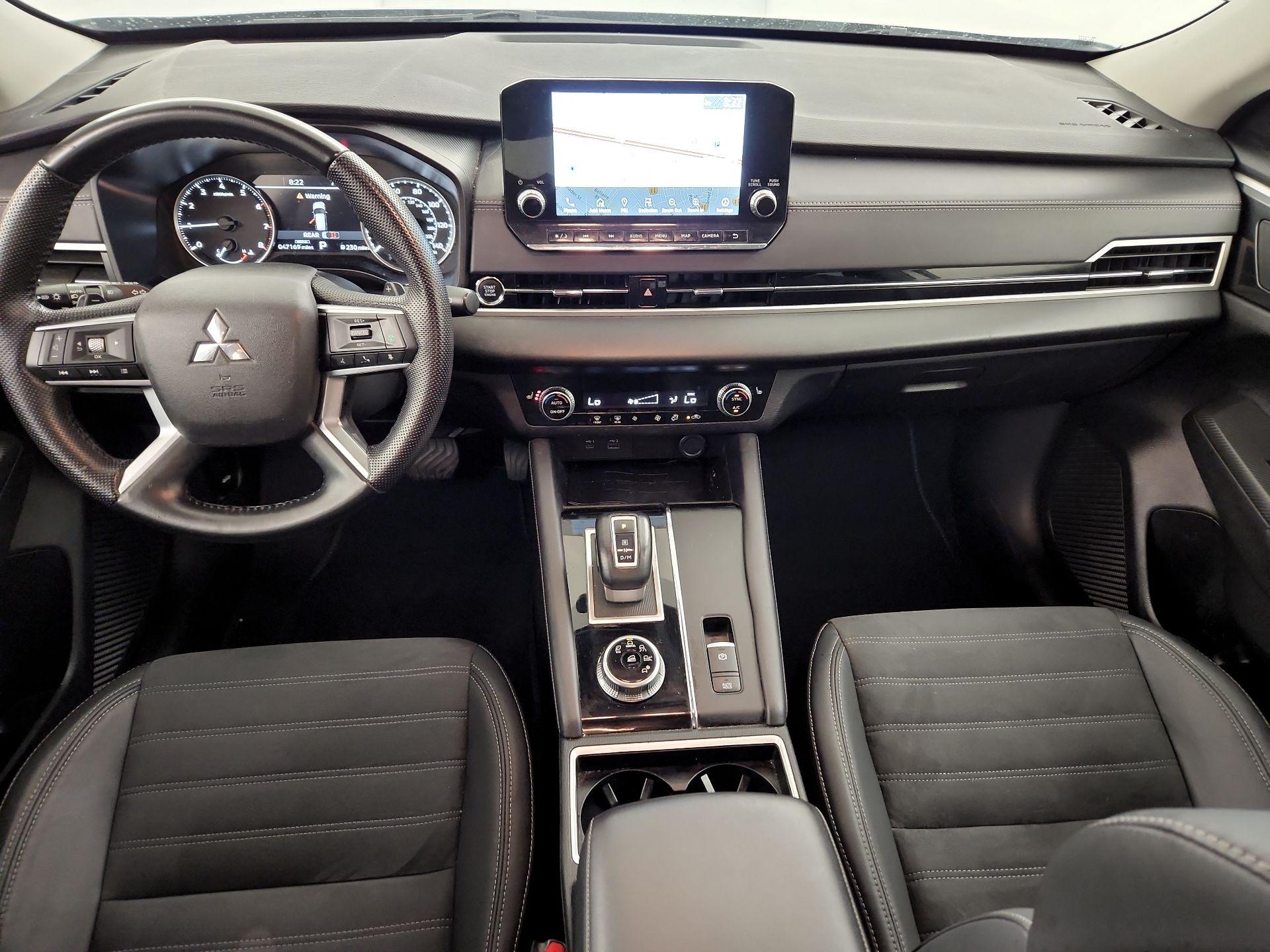 Thumbnail: 2023 Mitsubishi Outlander - 9