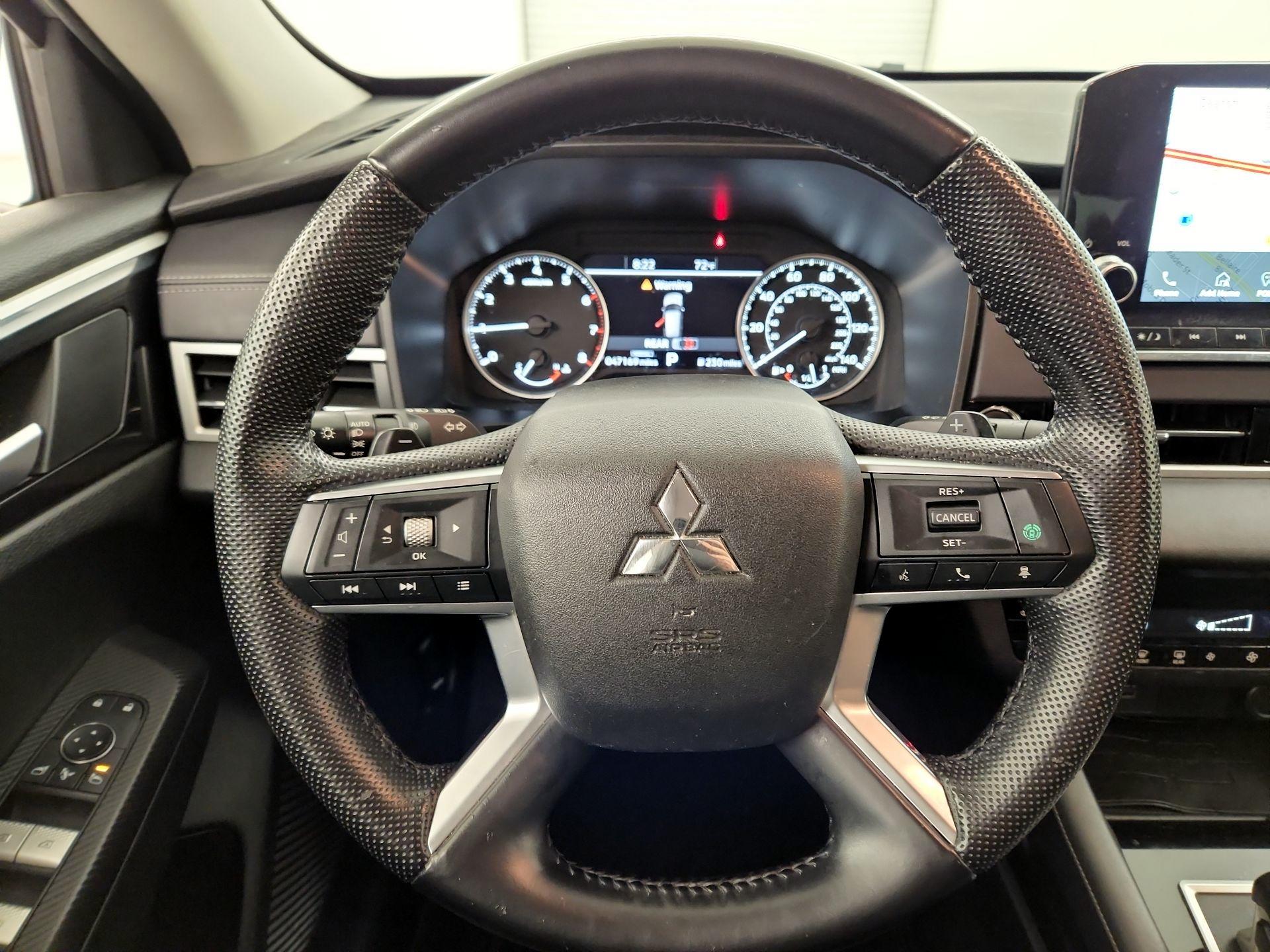Thumbnail: 2023 Mitsubishi Outlander - 10