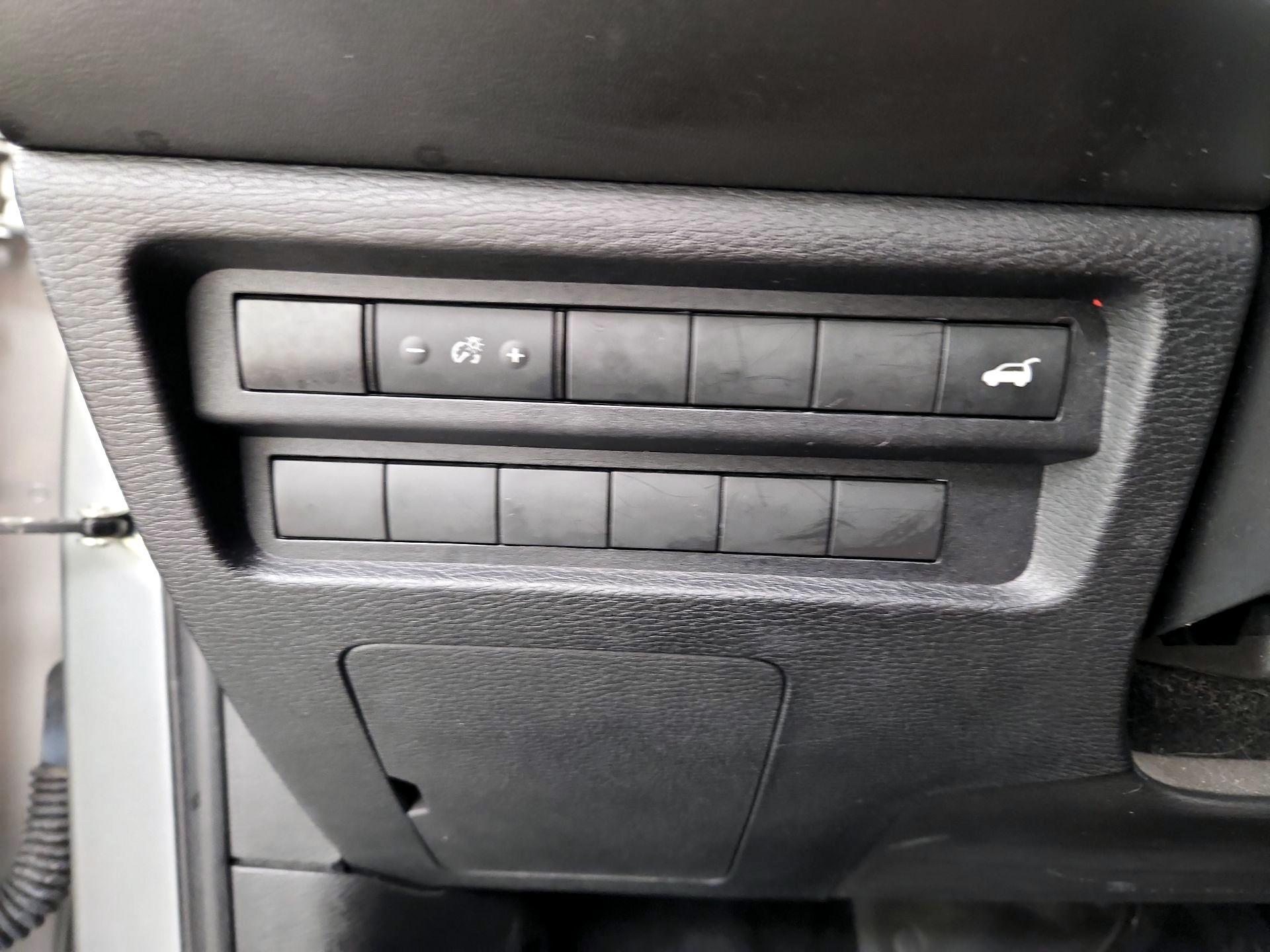 Thumbnail: 2023 Mitsubishi Outlander - 13