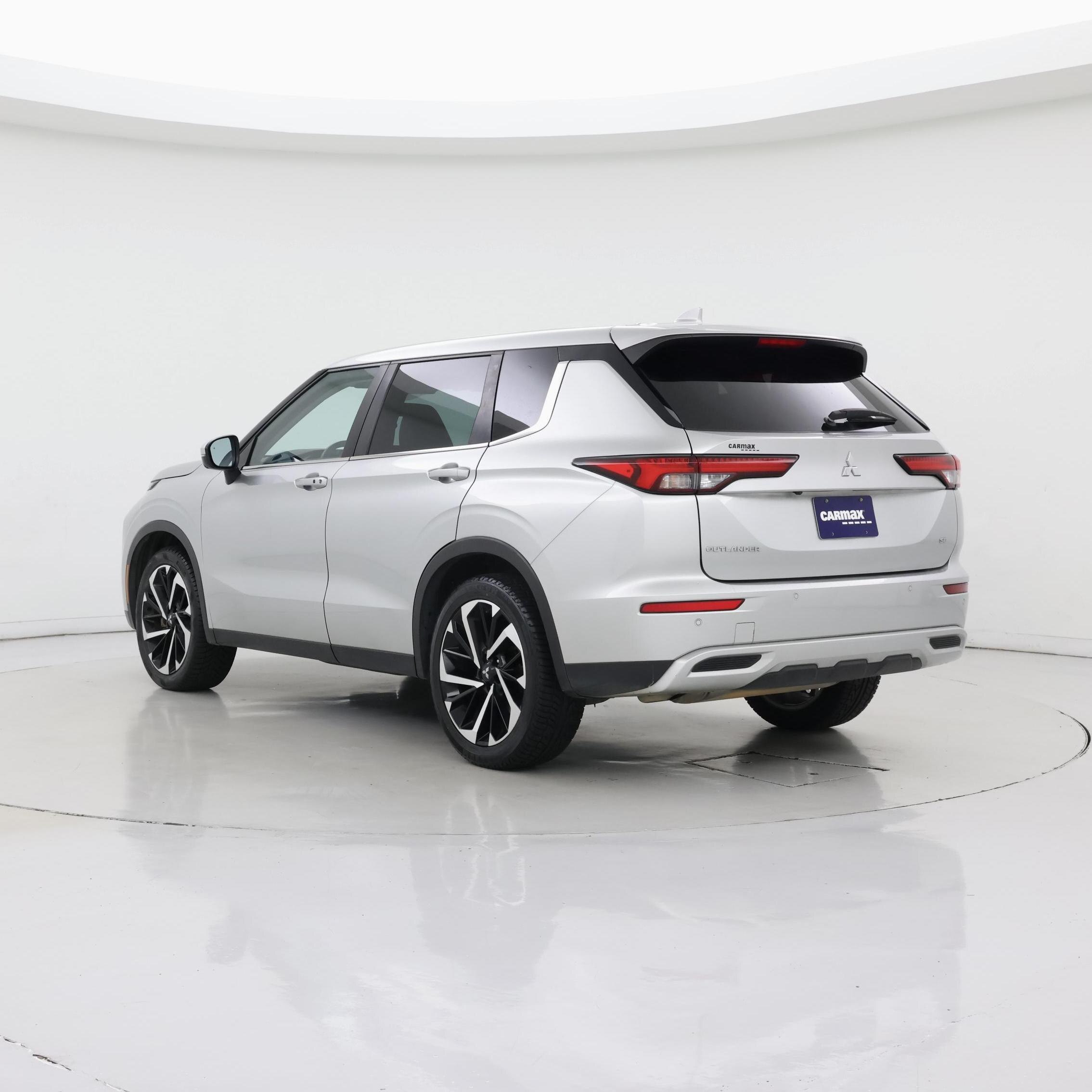 Thumbnail: 2023 Mitsubishi Outlander - 2