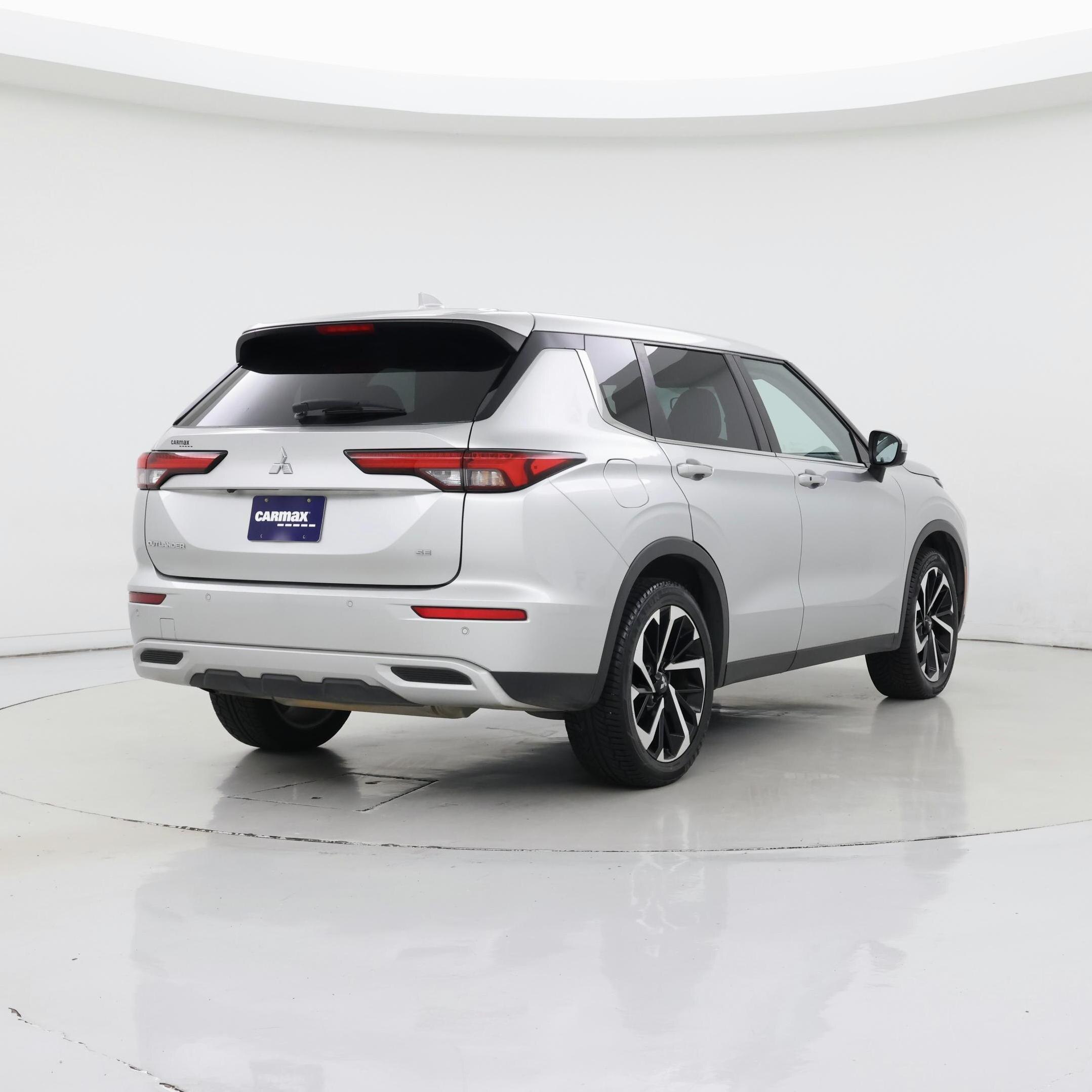 Thumbnail: 2023 Mitsubishi Outlander - 8
