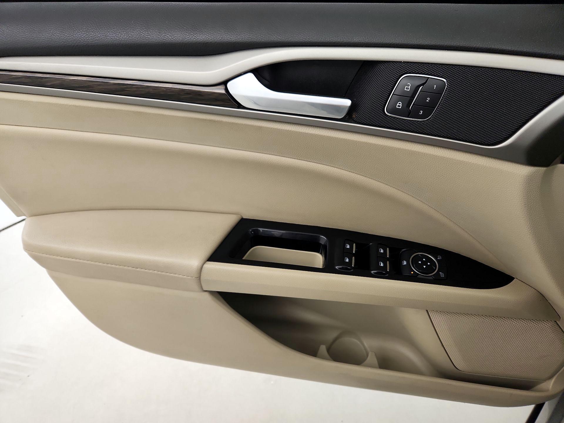 Thumbnail: 2015 Ford Fusion - 12
