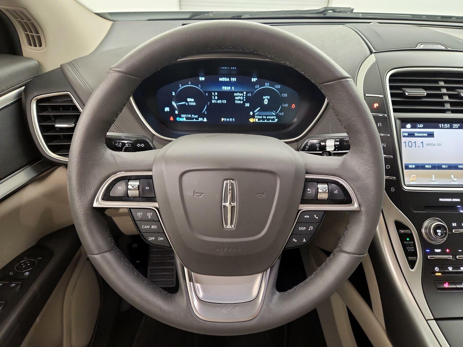 Thumbnail: 2019 Lincoln Nautilus - 10